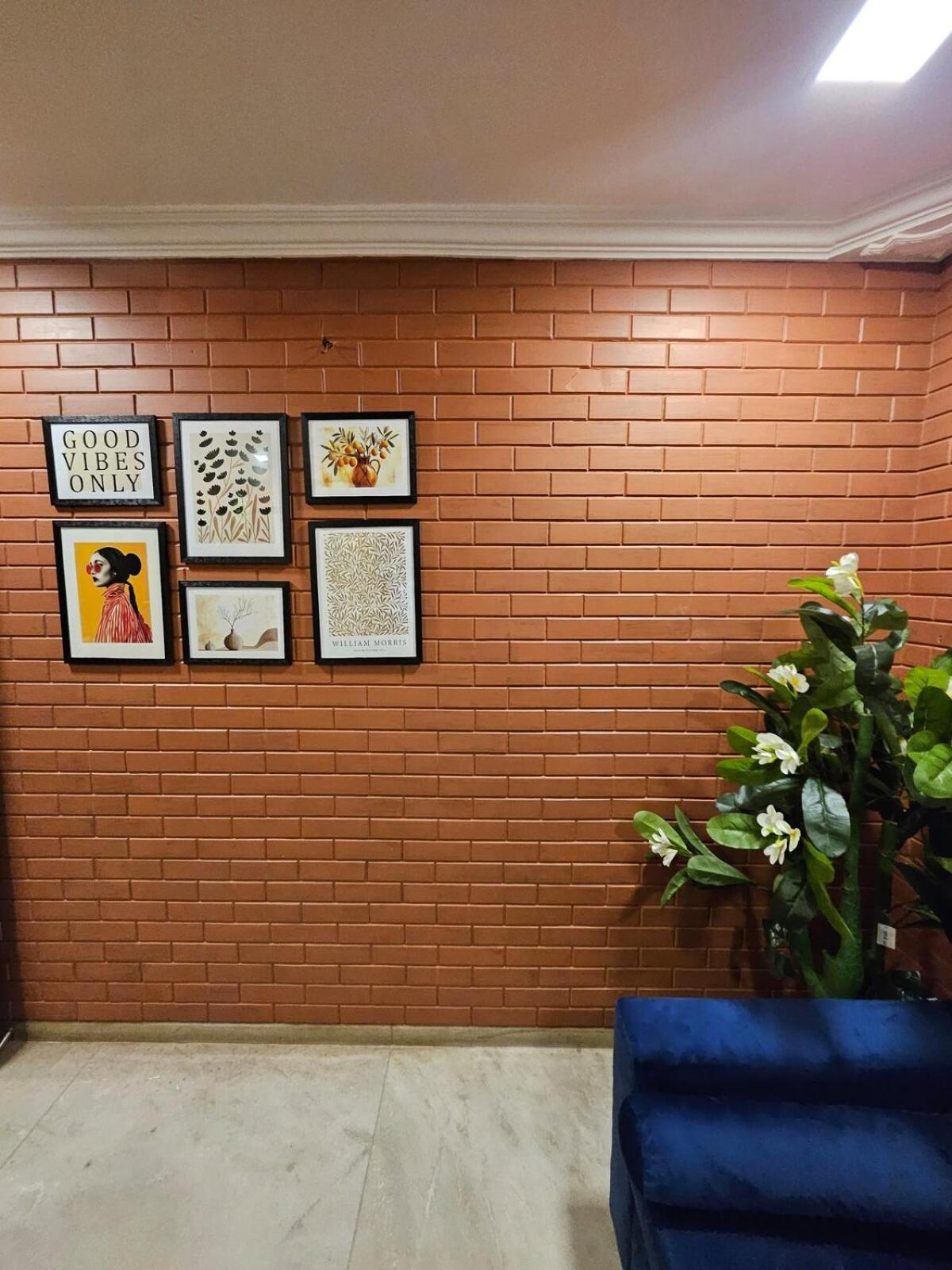 Apartment Brick Maison 1bhk With Free Parking, Juhu Bandra Mumbai