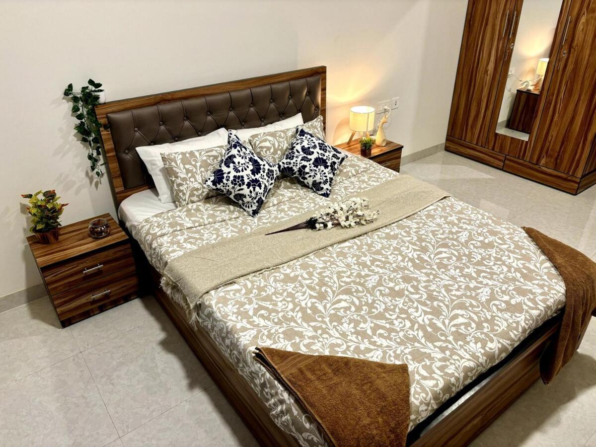 Vibrant 2 Bhk Near Airport *