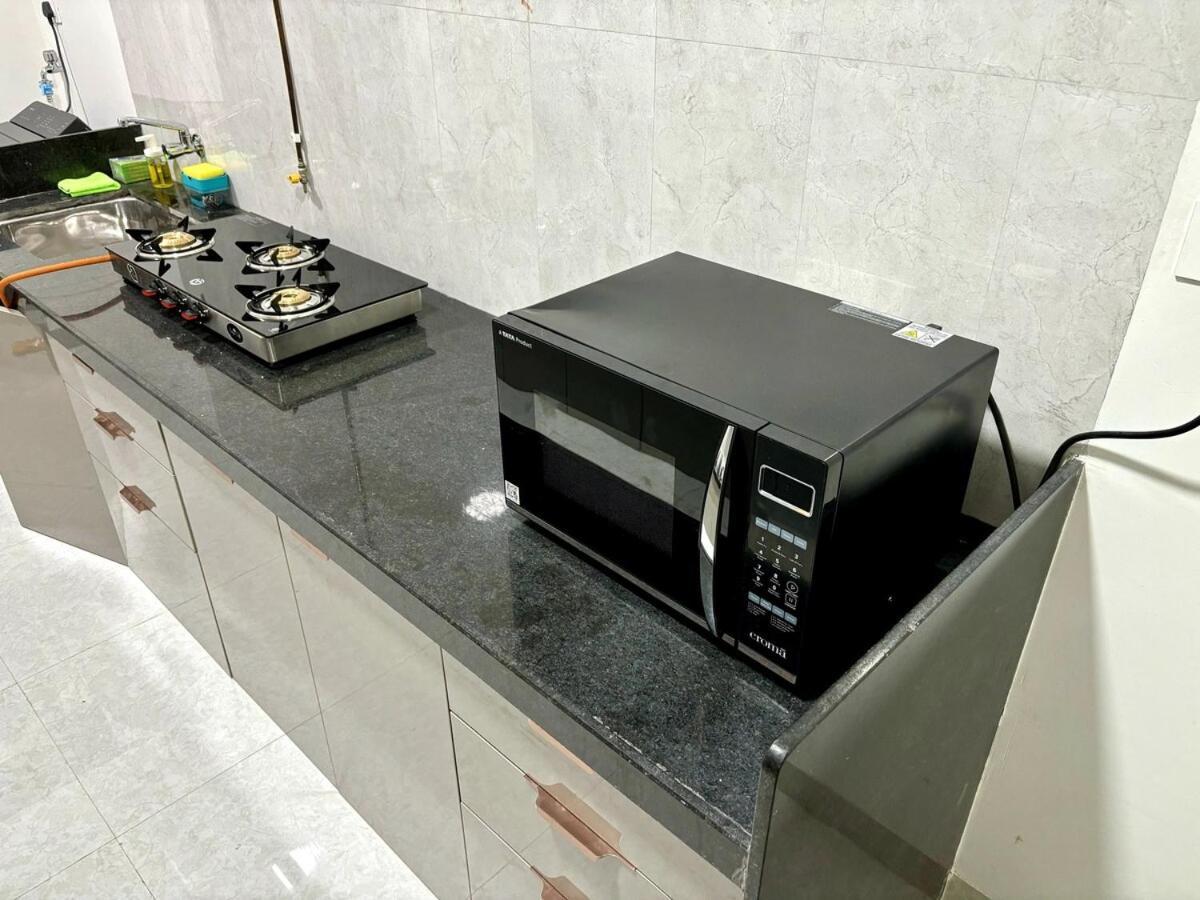 Vibrant 2 Bhk Near Airport Apartment *