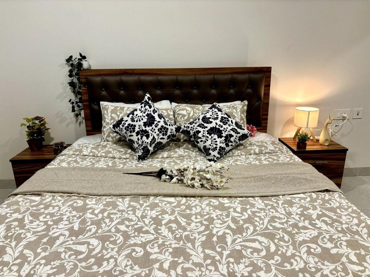Apartment Vibrant 2 Bhk Near Airport Mumbai