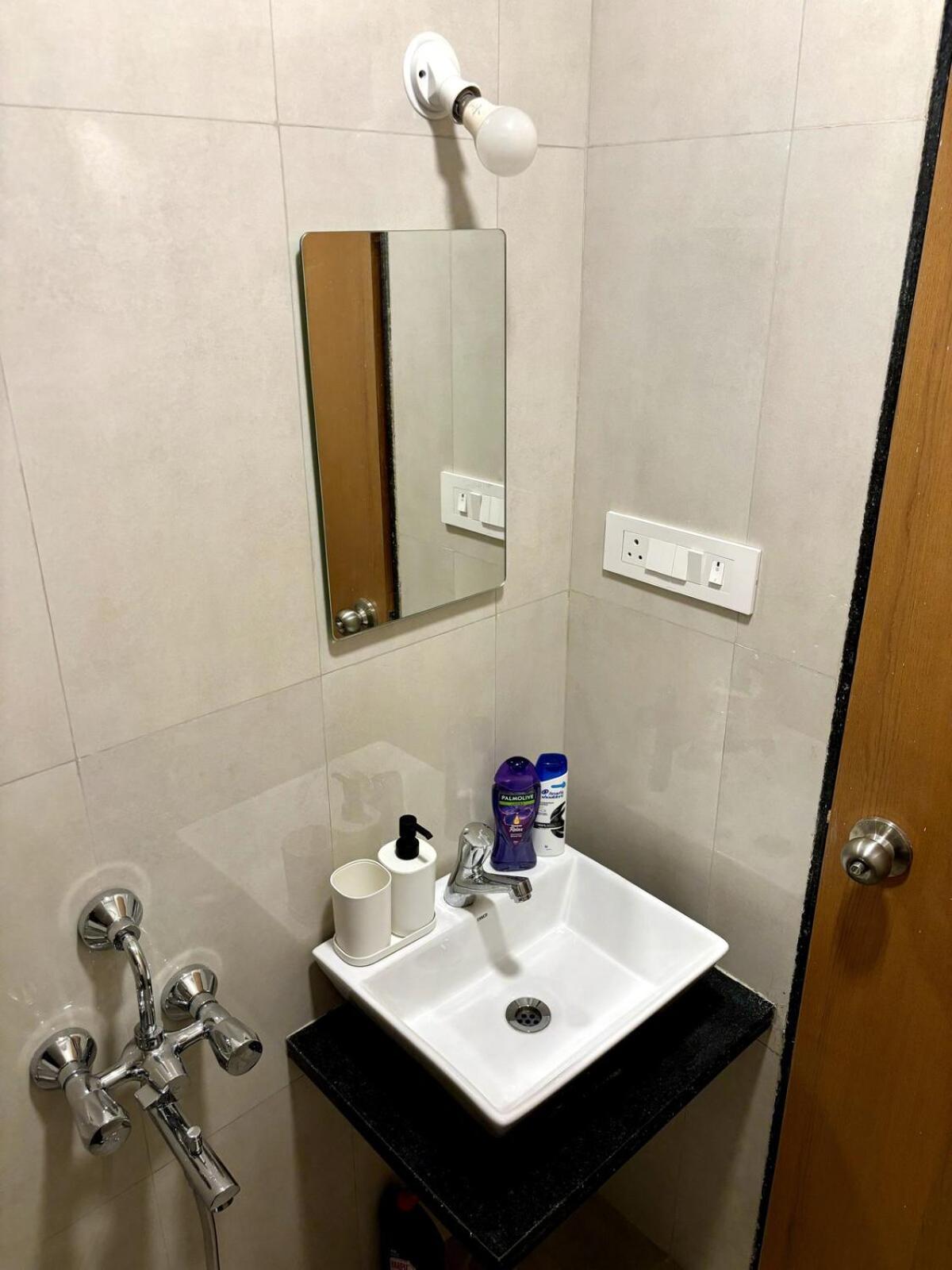 Vibrant 2 Bhk Near Airport Apartment *