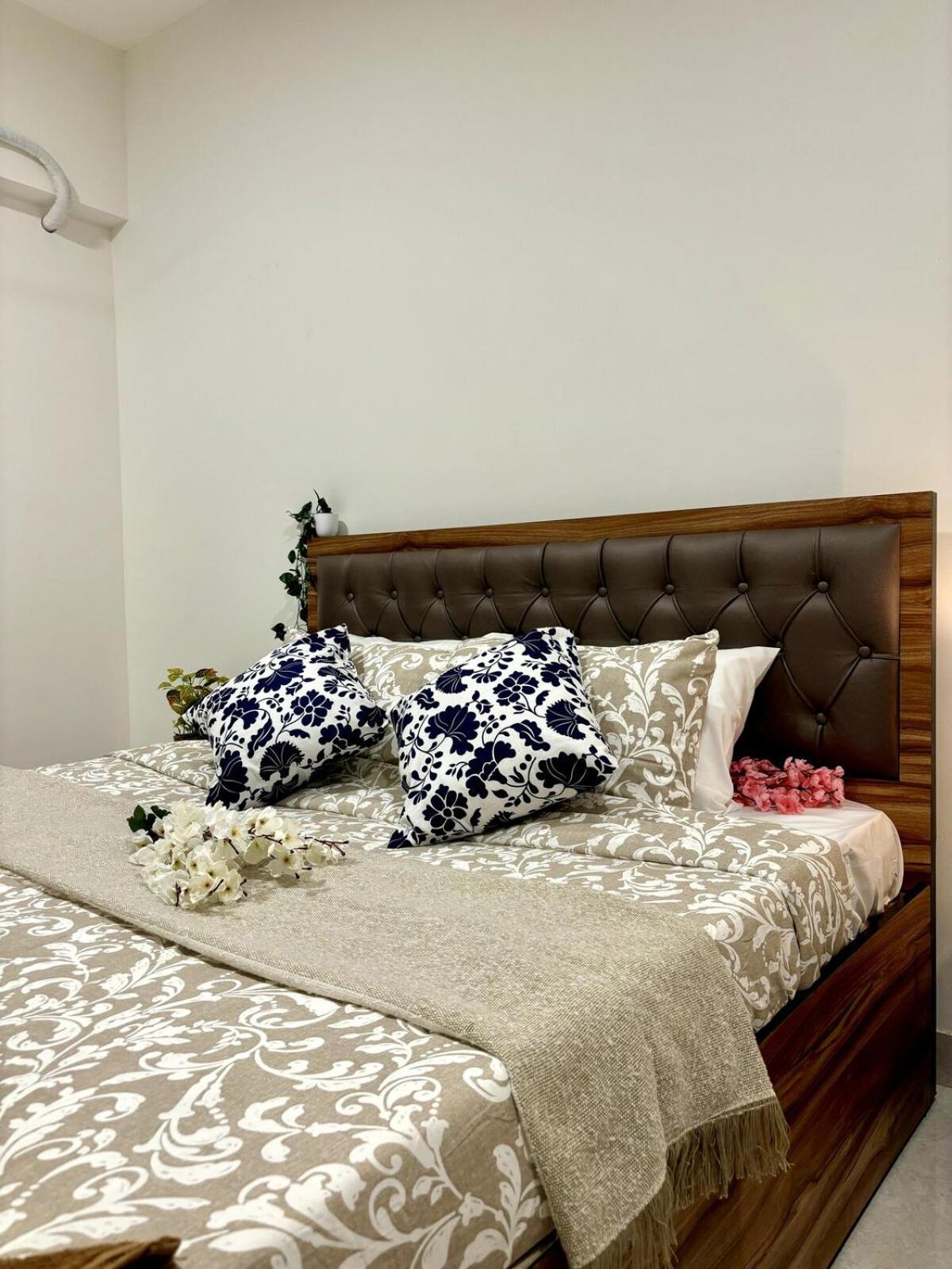 Vibrant 2 Bhk Near Airport Apartment Mumbai