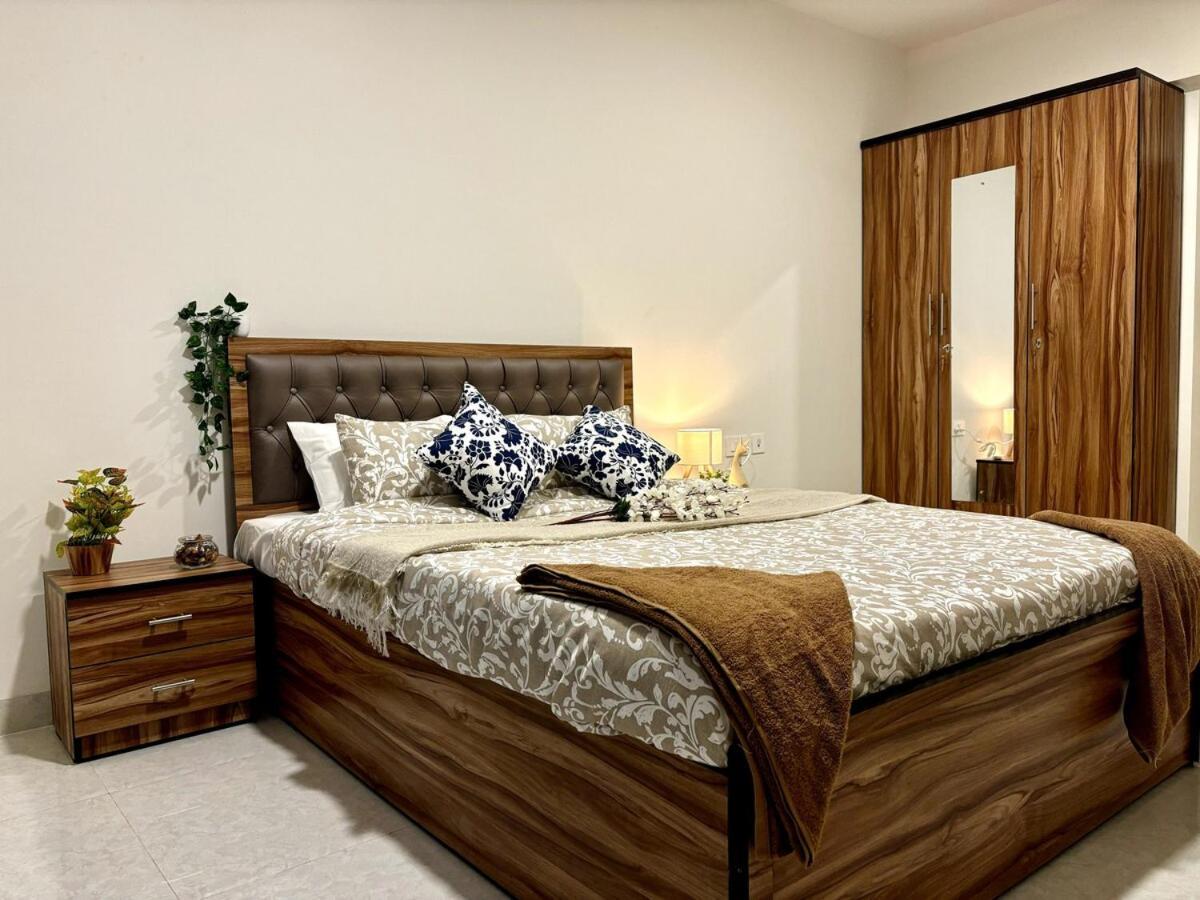 Vibrant 2 Bhk Near Airport Apartment