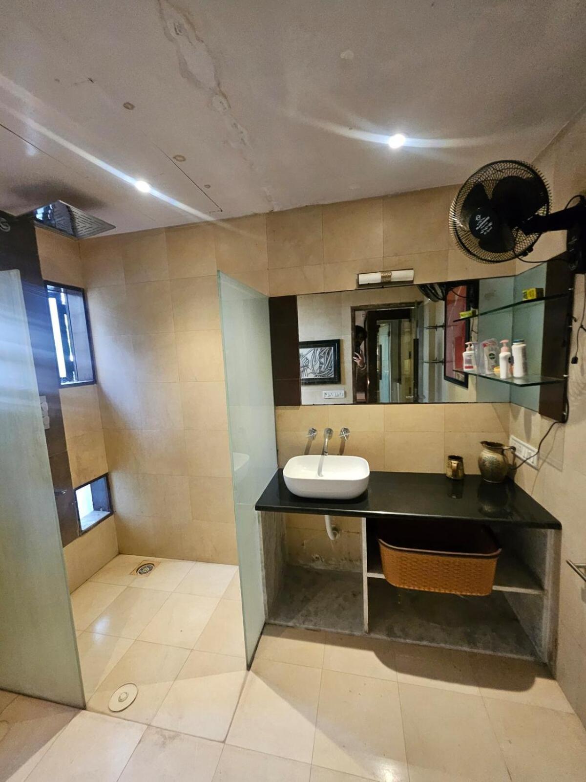 The Beautiful Bollywood 2bhk In Bandra *