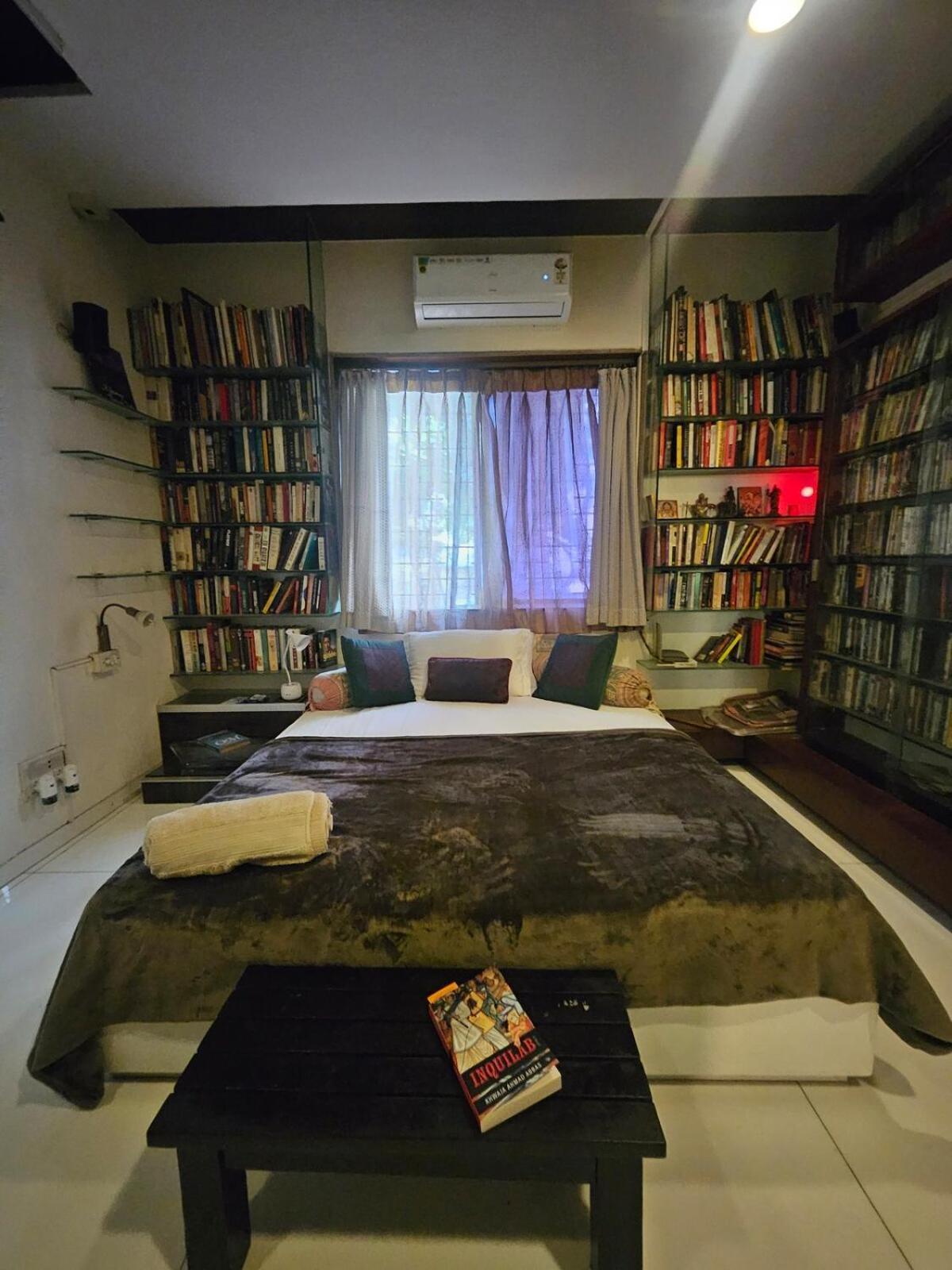 The Beautiful Bollywood 2bhk In Bandra Mumbai