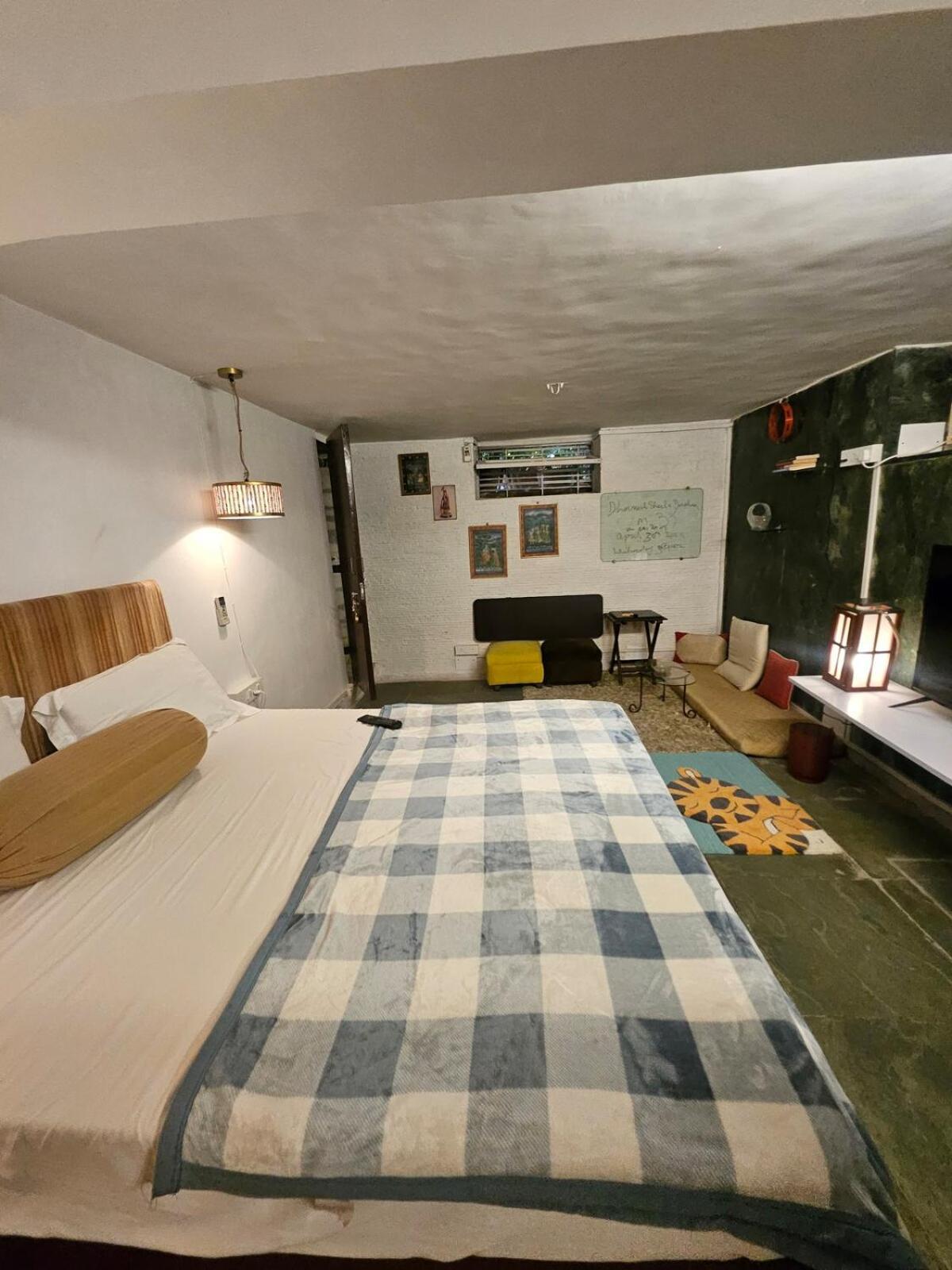 The Beautiful Bollywood 2bhk In Bandra