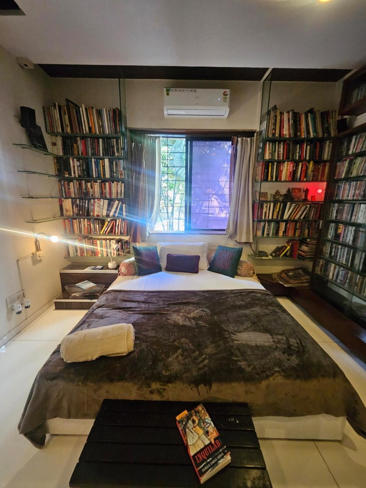 The Beautiful Bollywood 2bhk In Bandra Apartment