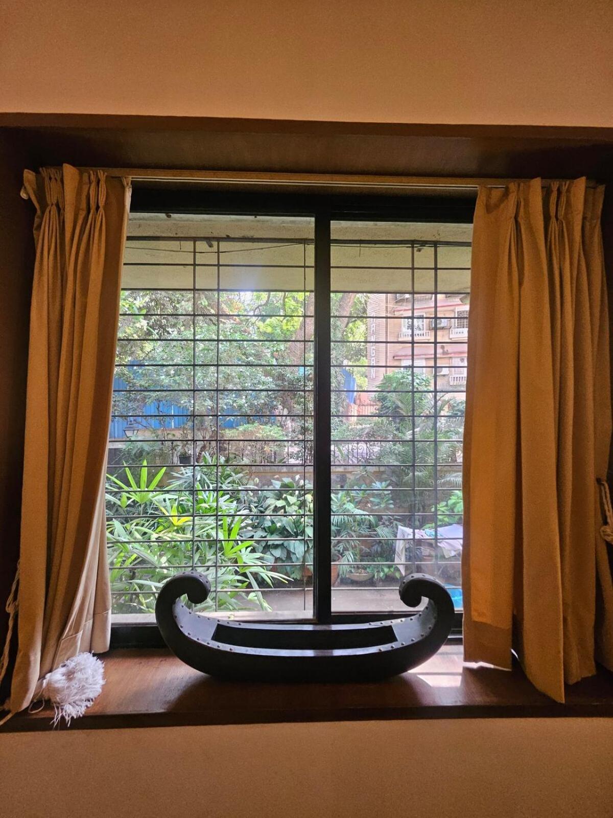 The Beautiful Bollywood 2bhk In Bandra Mumbai