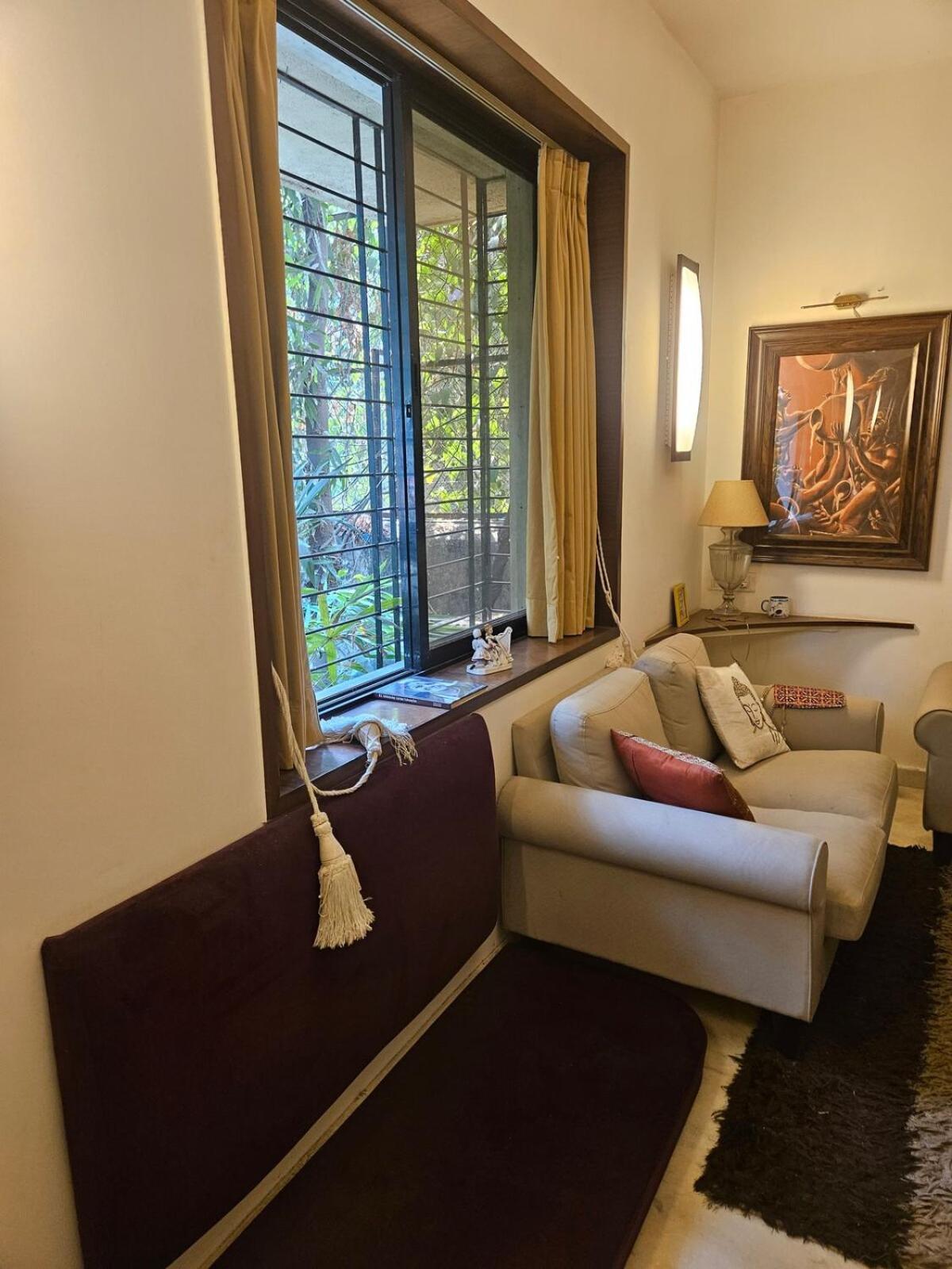 The Beautiful Bollywood 2bhk In Bandra Apartment