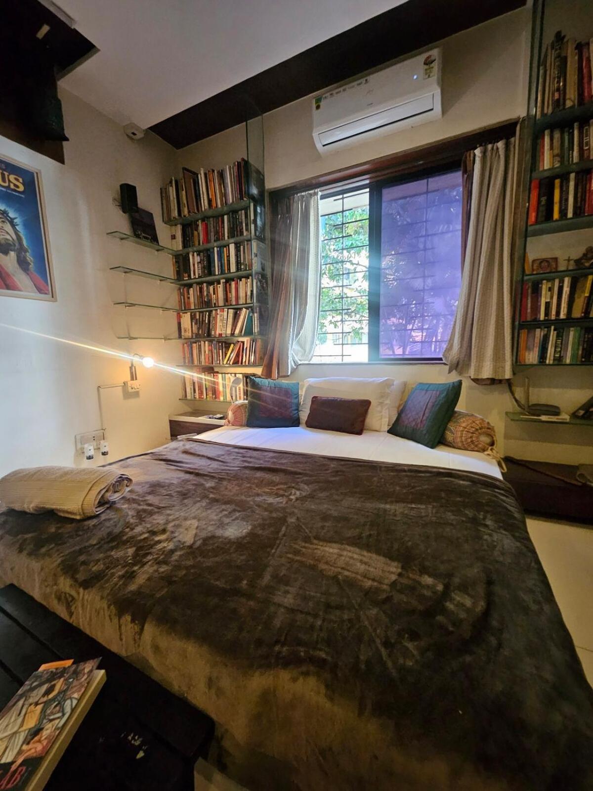 The Beautiful Bollywood 2bhk In Bandra *