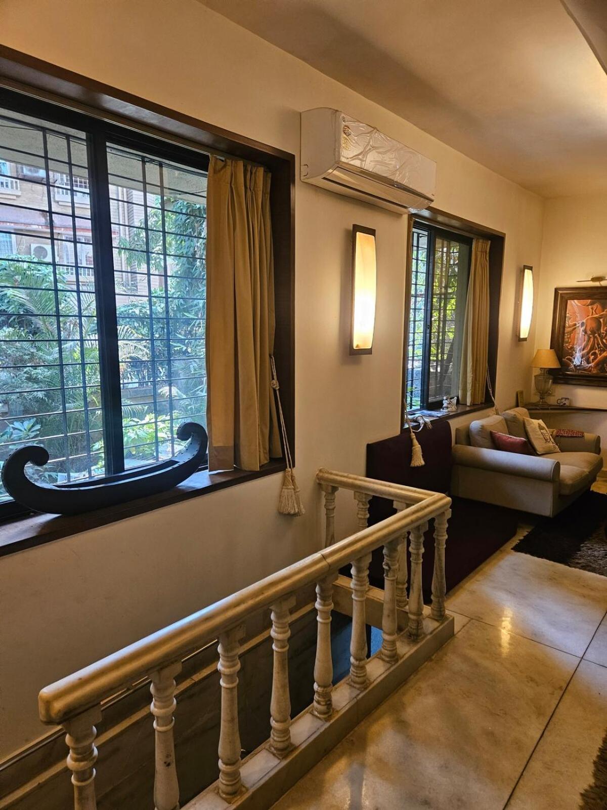 The Beautiful Bollywood 2bhk In Bandra Apartment