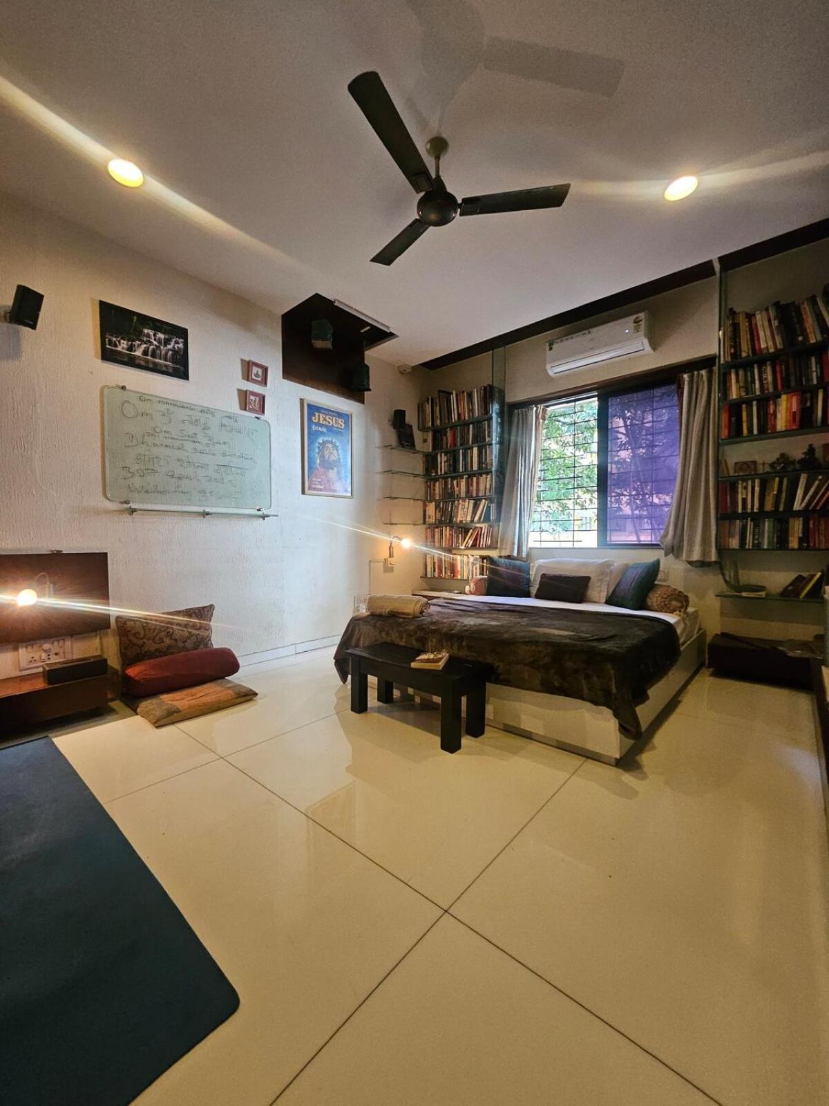 The Beautiful Bollywood 2bhk In Bandra Apartment