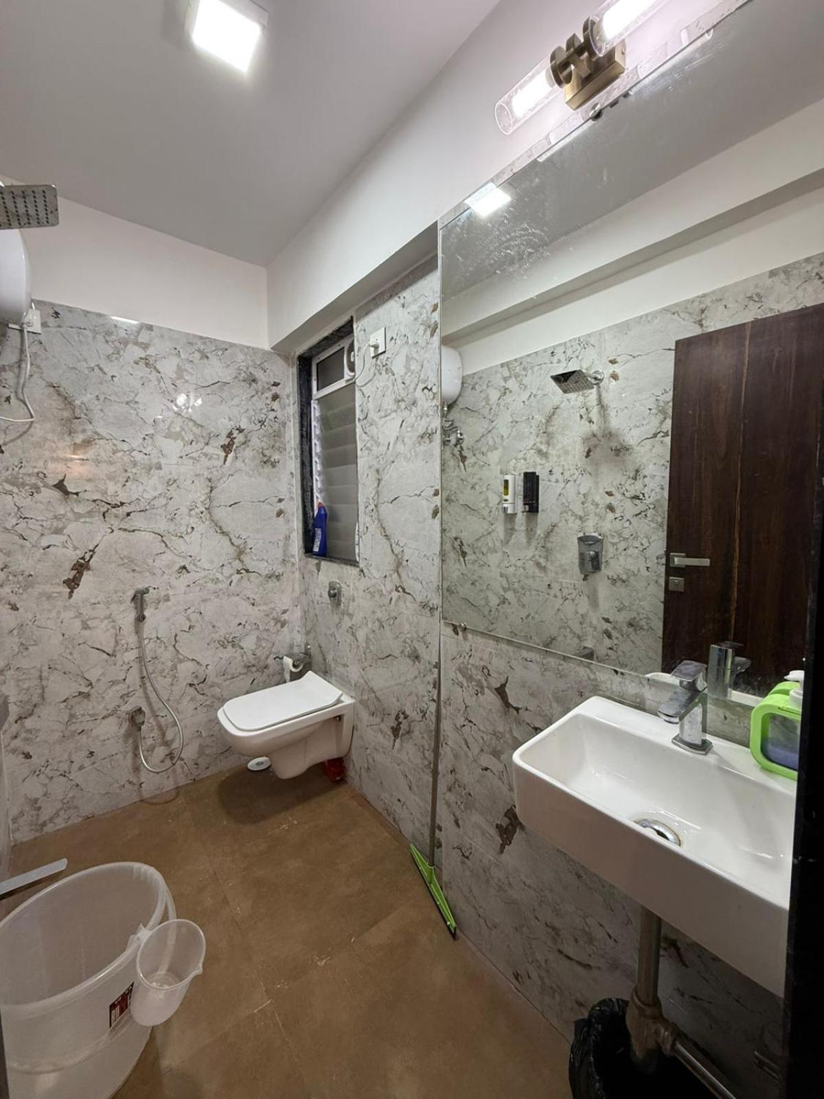 Elegant 1bhk At Bandra W Close To Lilavati Hospital 304 * Mumbai