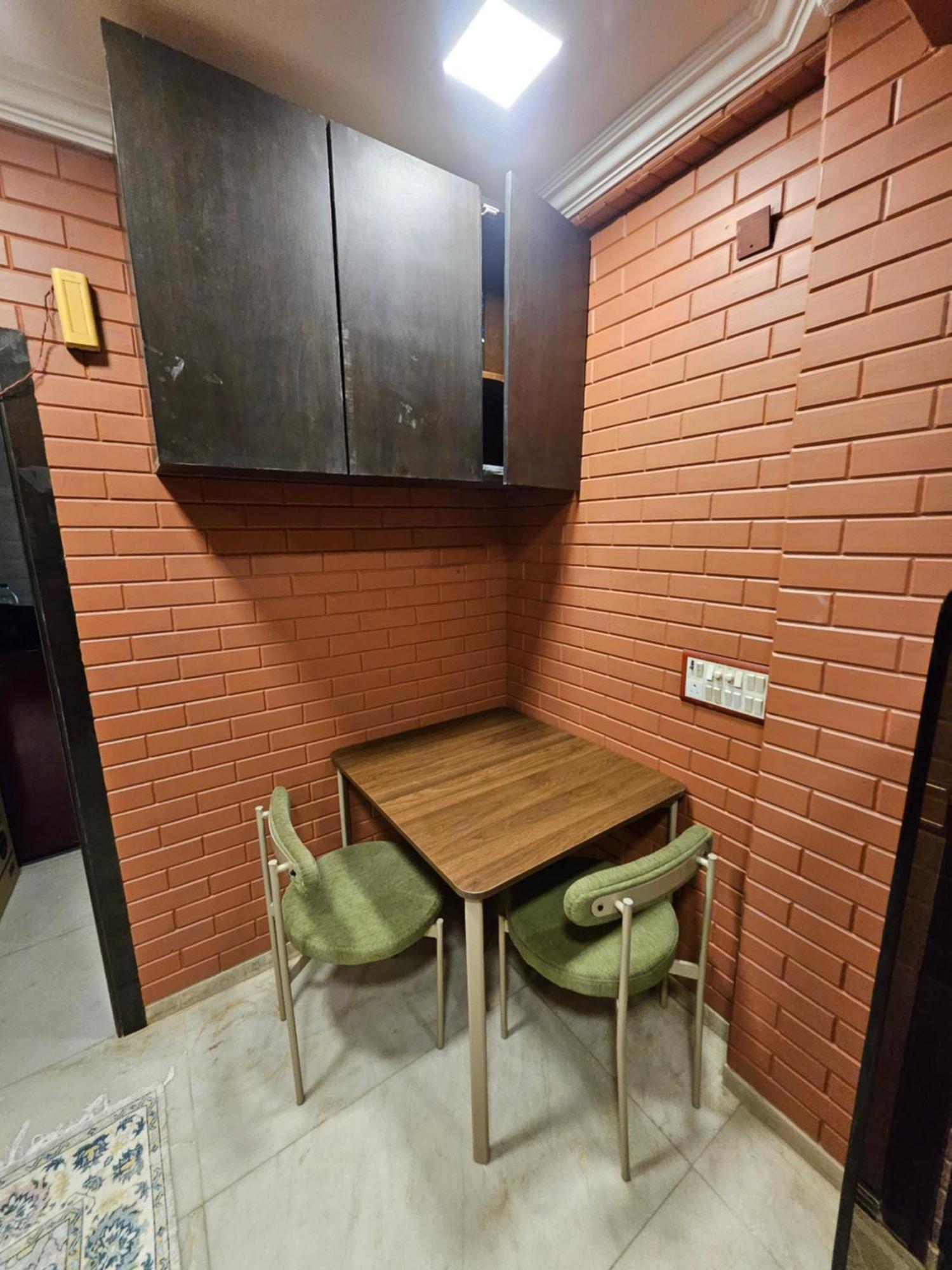 Apartment Brick Maison 1bhk With Free Parking, Juhu Bandra
