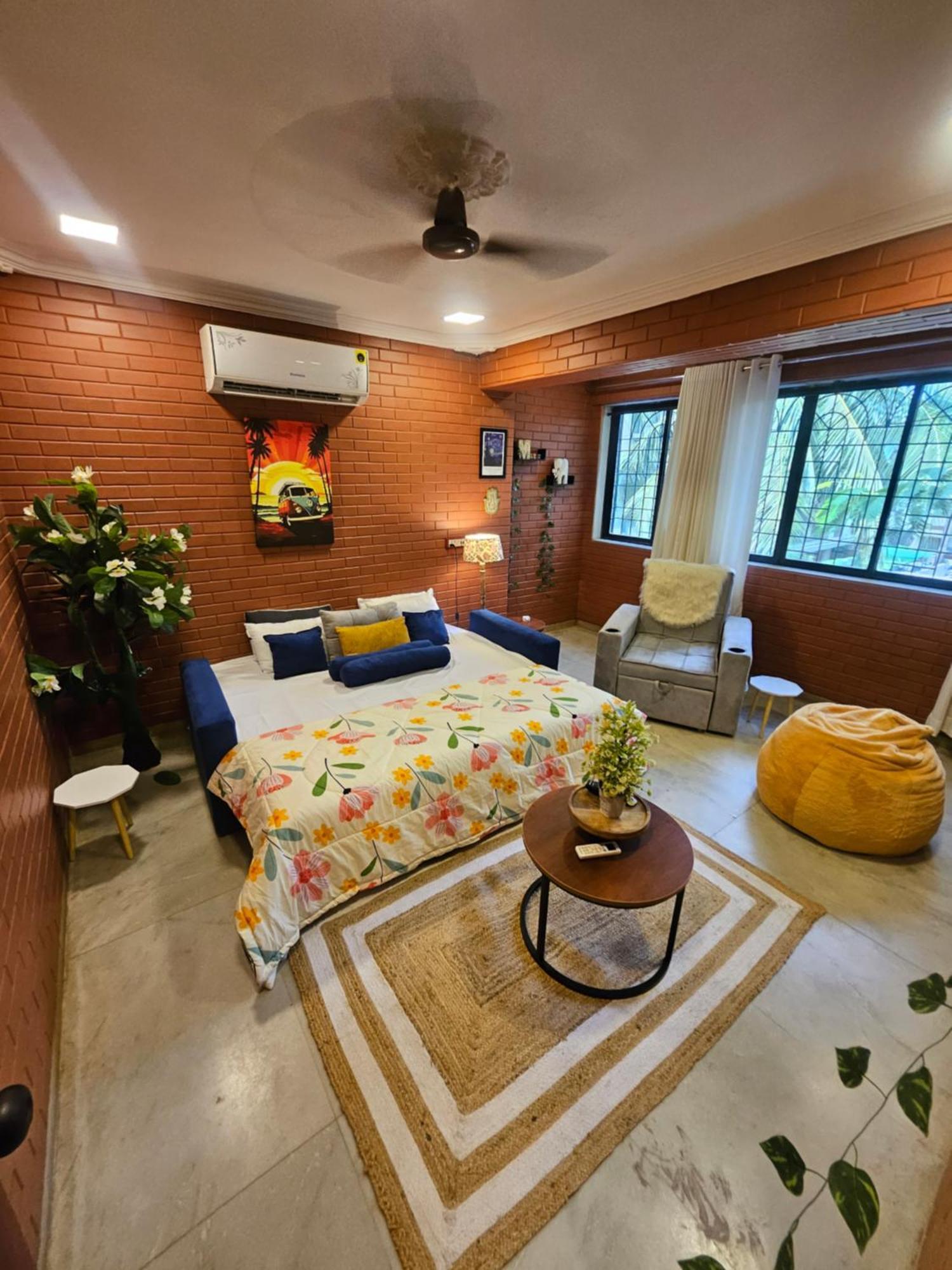 Brick Maison 1bhk With Free Parking, Juhu Bandra Apartment *