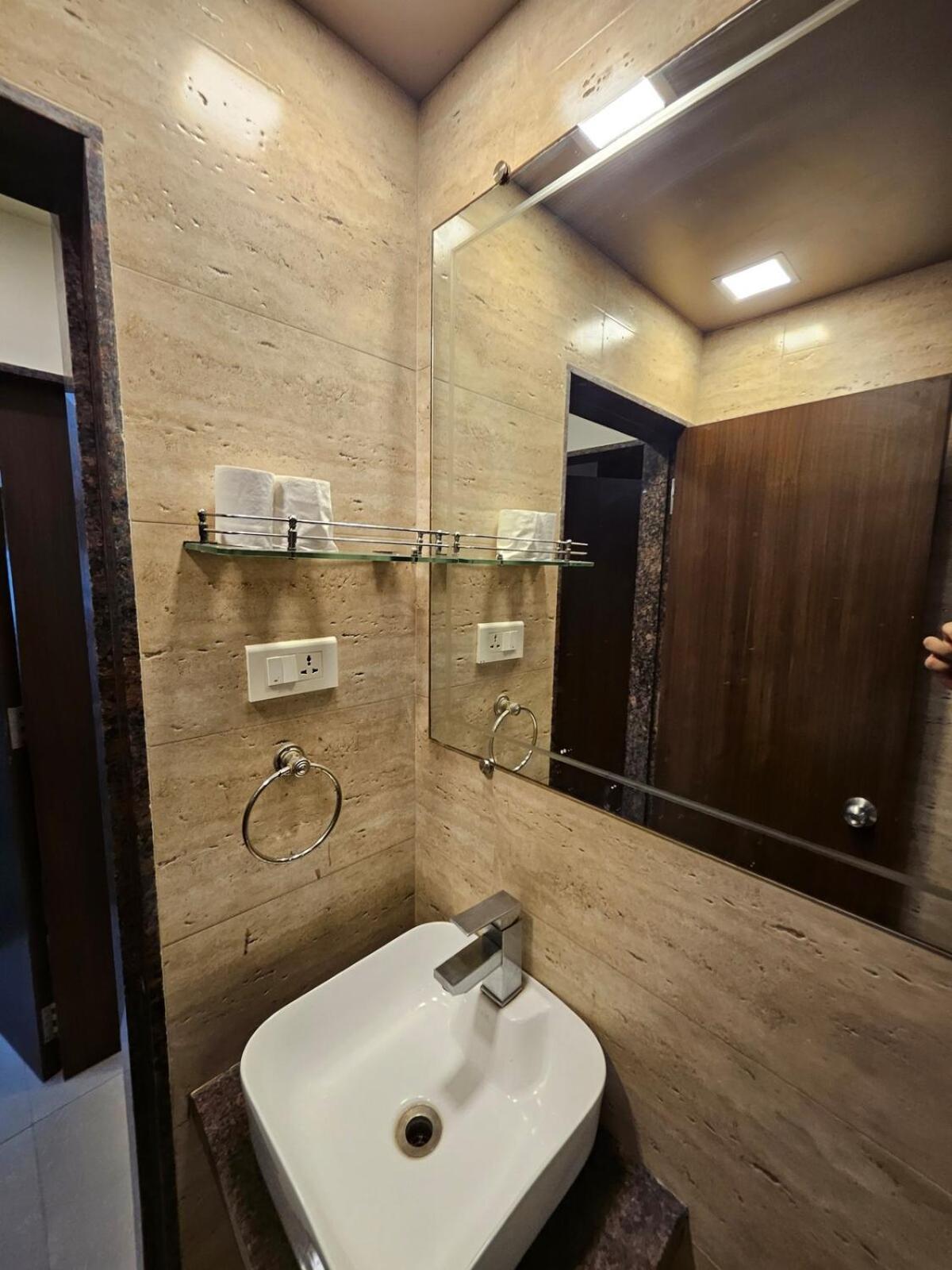 Apartment Pali Perch 1bhk With Peace, Charm And Bandra Vibes