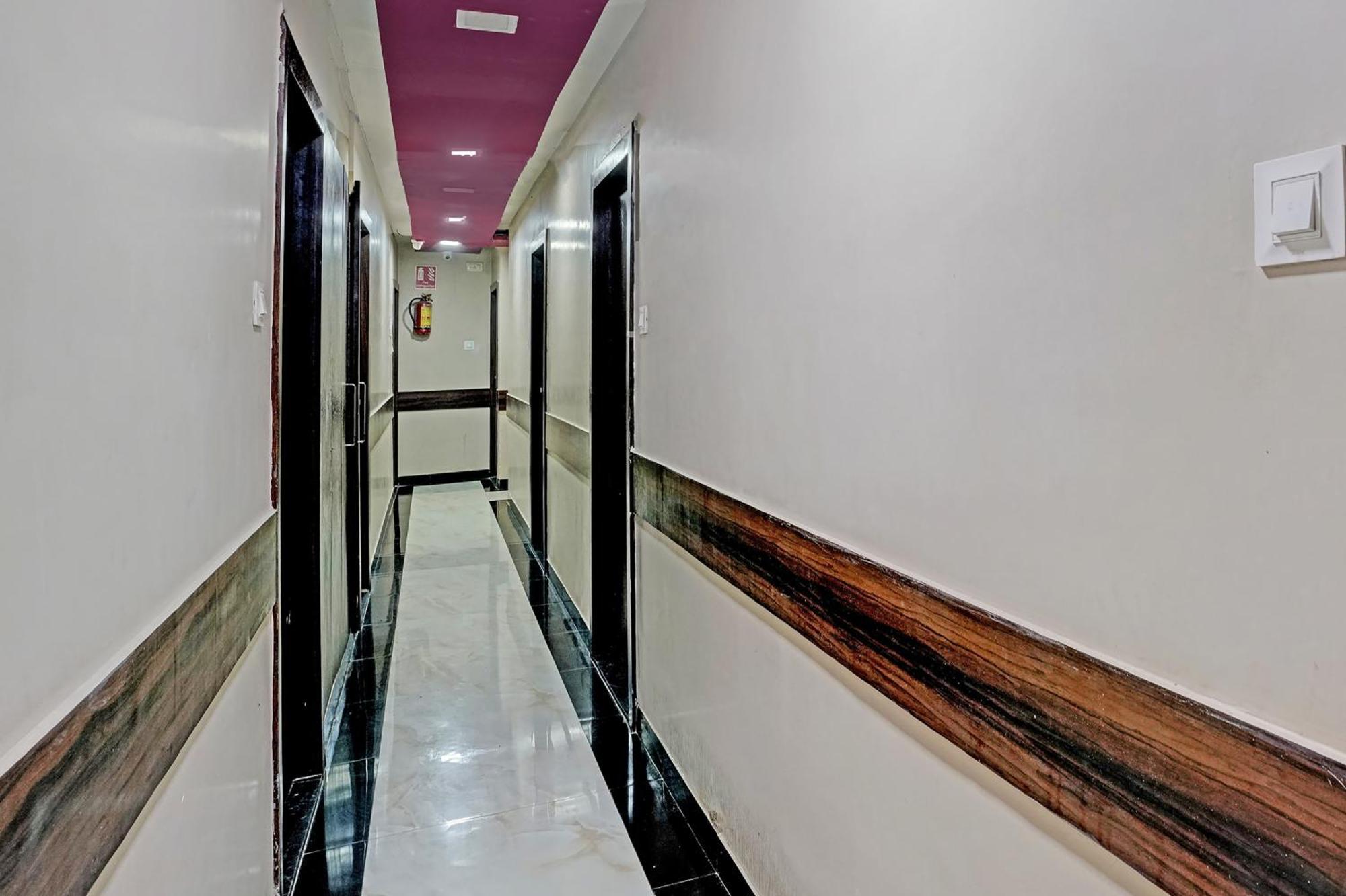 Hotel Oyo Blue Sapphire Residency Near Chhatrapati Shivaji International Airport 3*