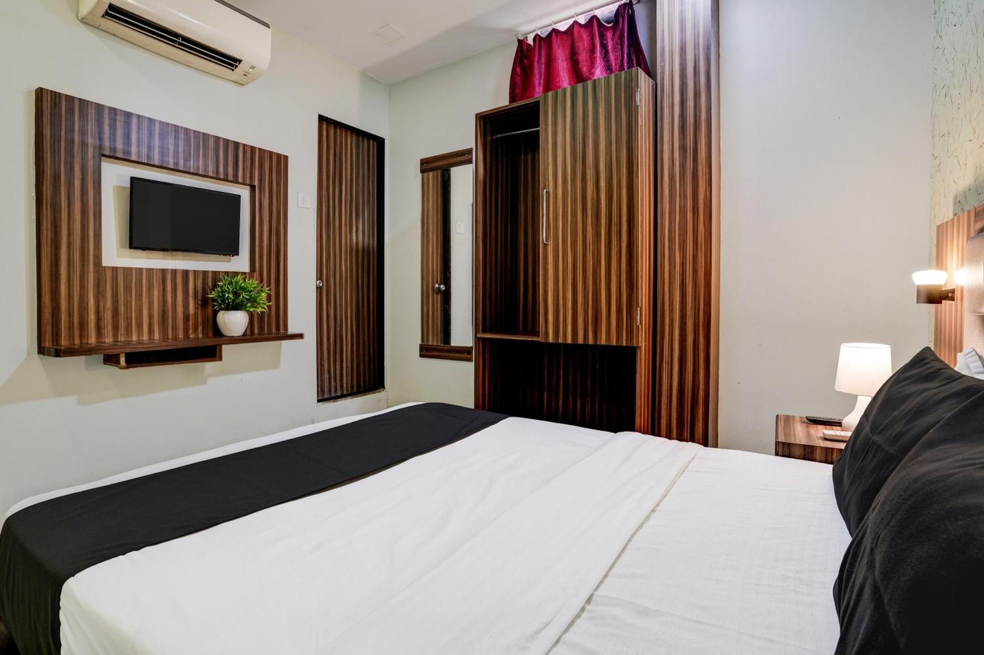 Oyo Blue Sapphire Residency Near Chhatrapati Shivaji International Airport