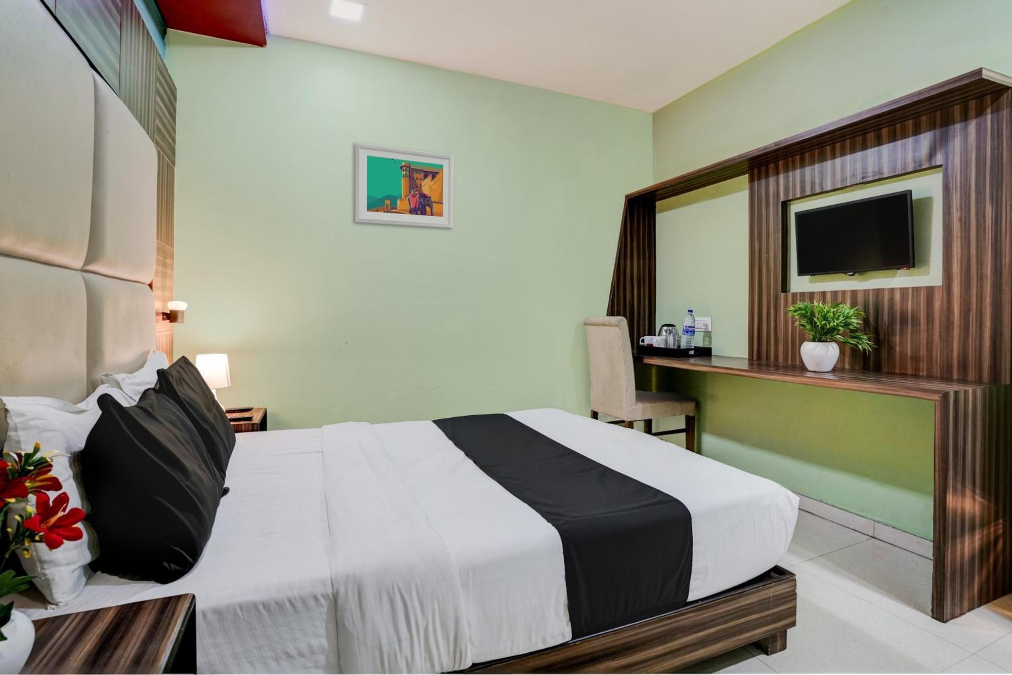 Oyo Blue Sapphire Residency Near Chhatrapati Shivaji International Airport Hotel 3*