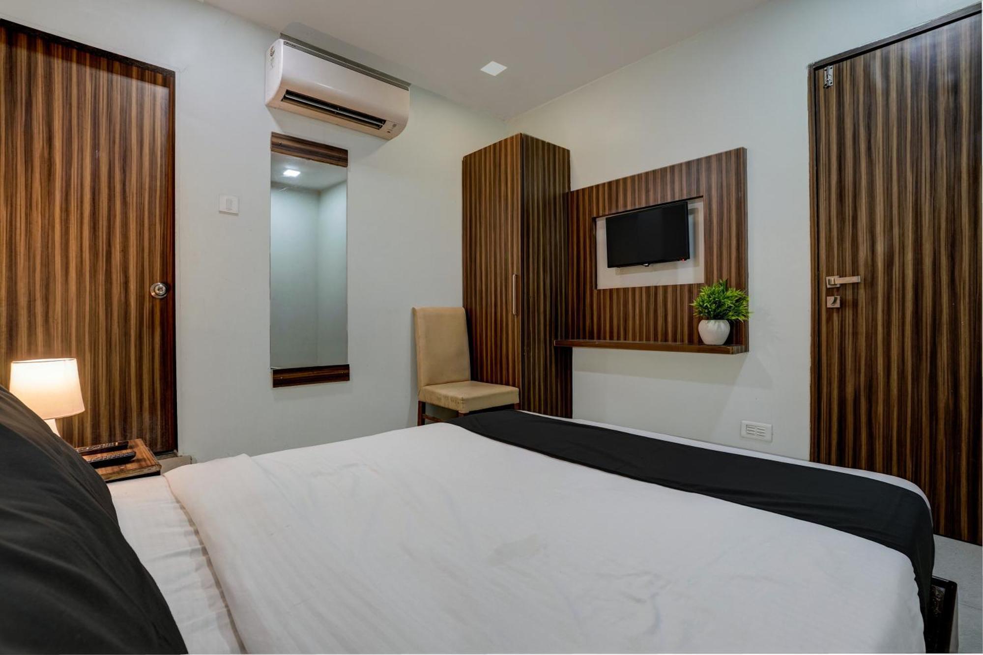 Oyo Blue Sapphire Residency Near Chhatrapati Shivaji International Airport Mumbai