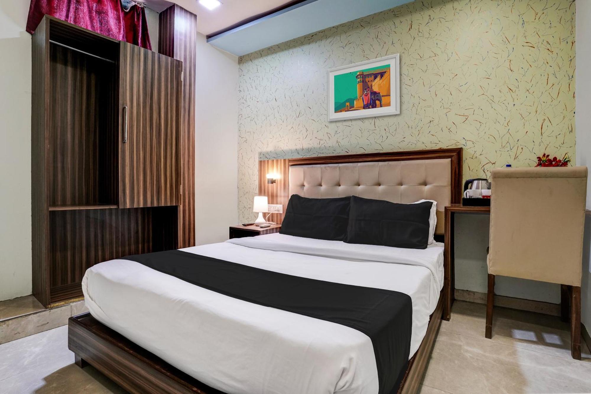 Oyo Blue Sapphire Residency Near Chhatrapati Shivaji International Airport