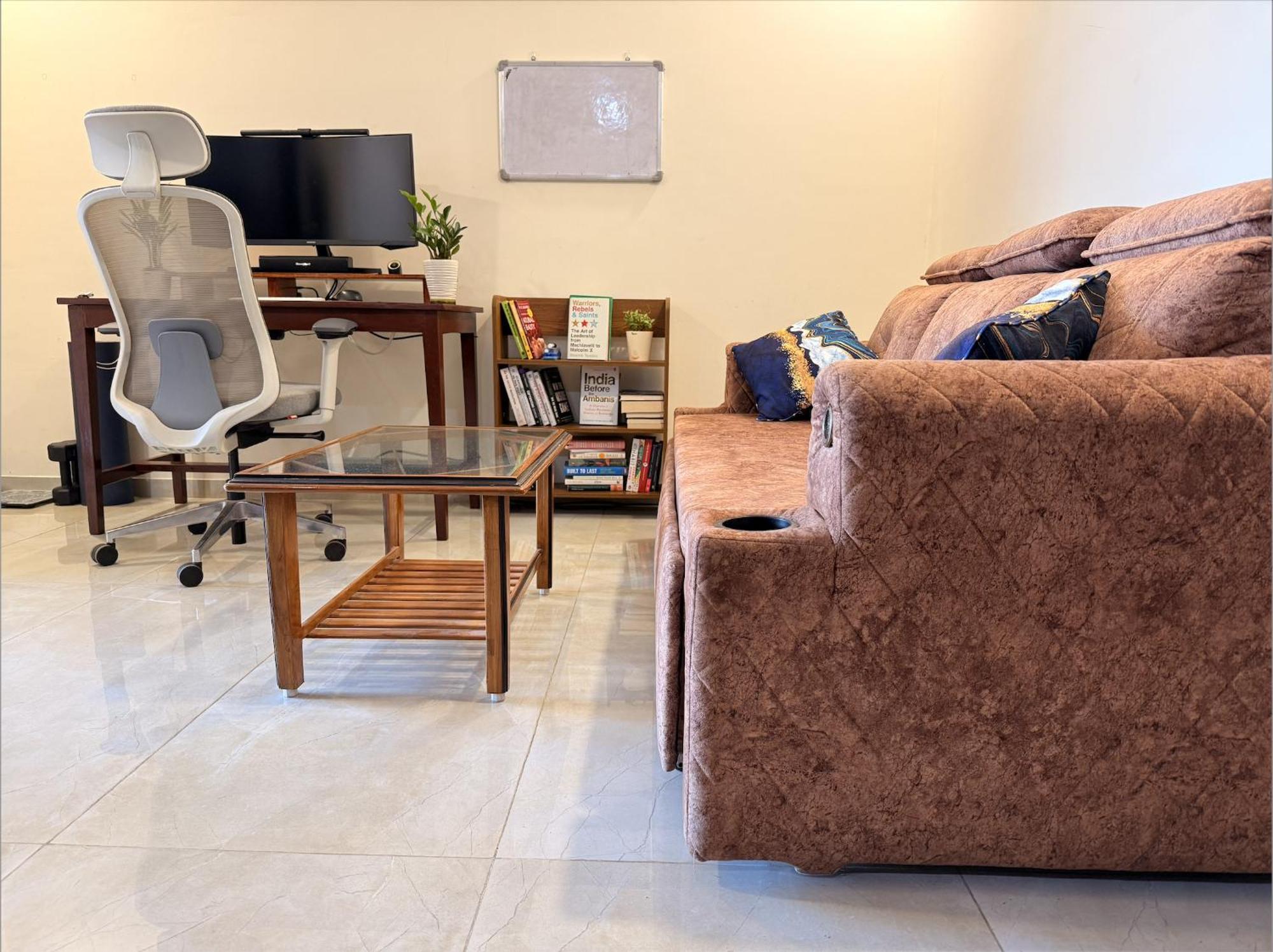 1bhk- Modern Spacious Workstay - Livin