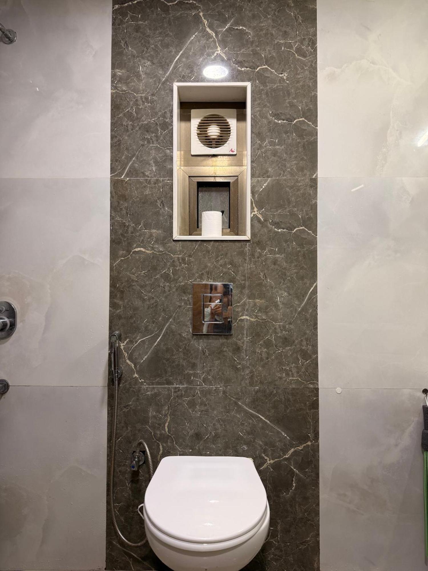 1bhk- Modern Spacious Workstay - Livin