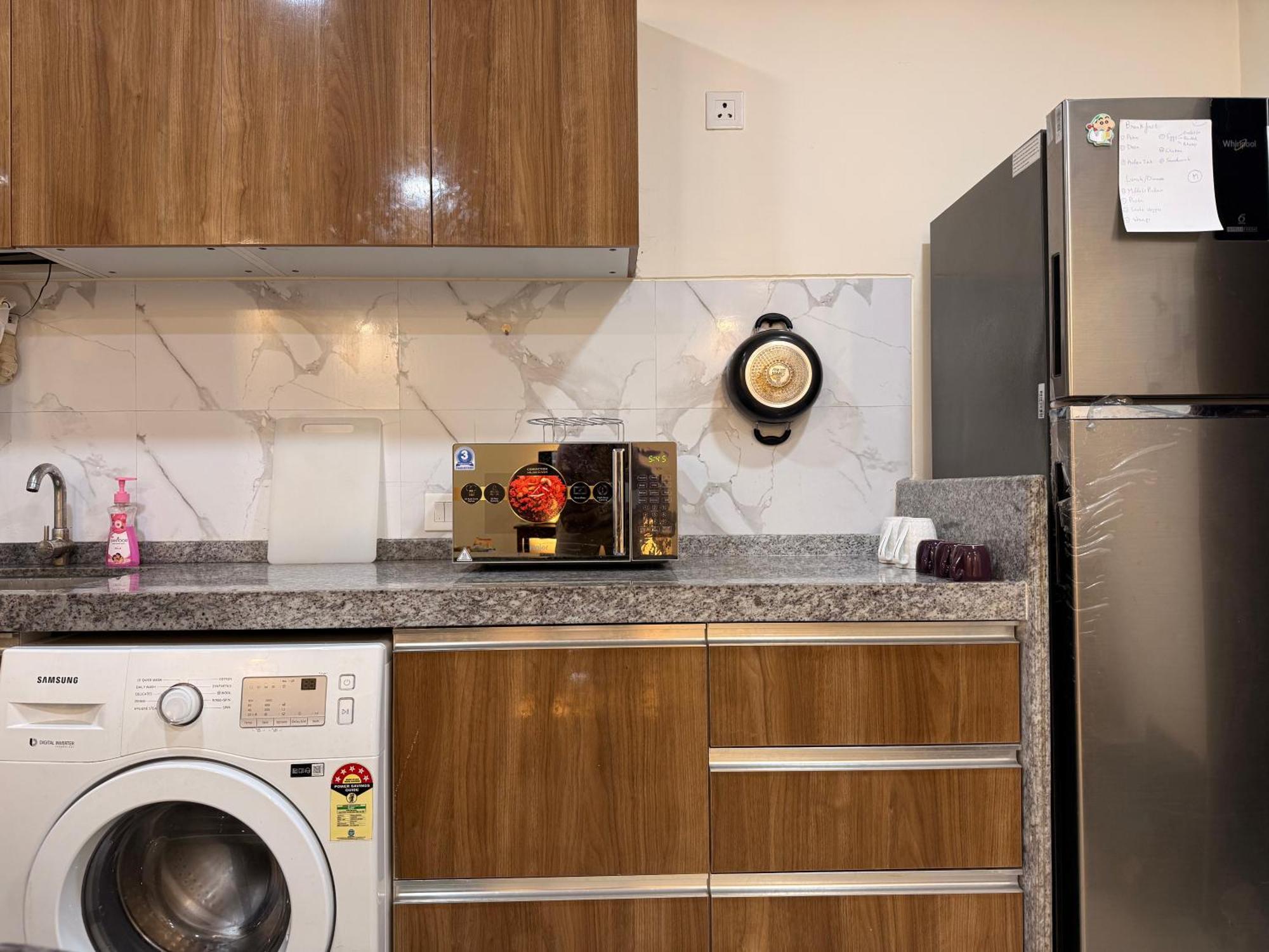 1bhk- Modern Spacious Workstay - Livin Apartment *