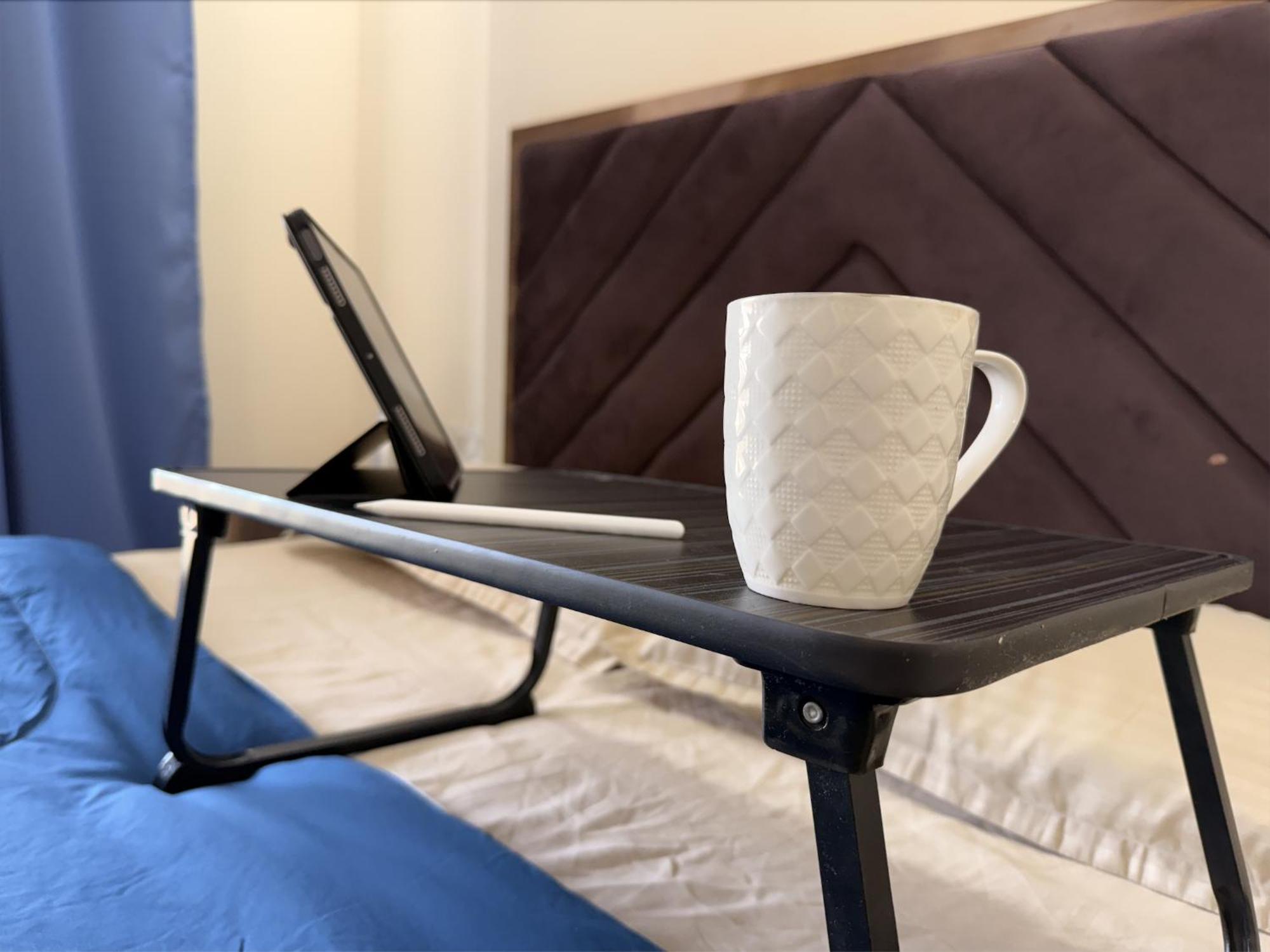 1bhk- Modern Spacious Workstay - Livin