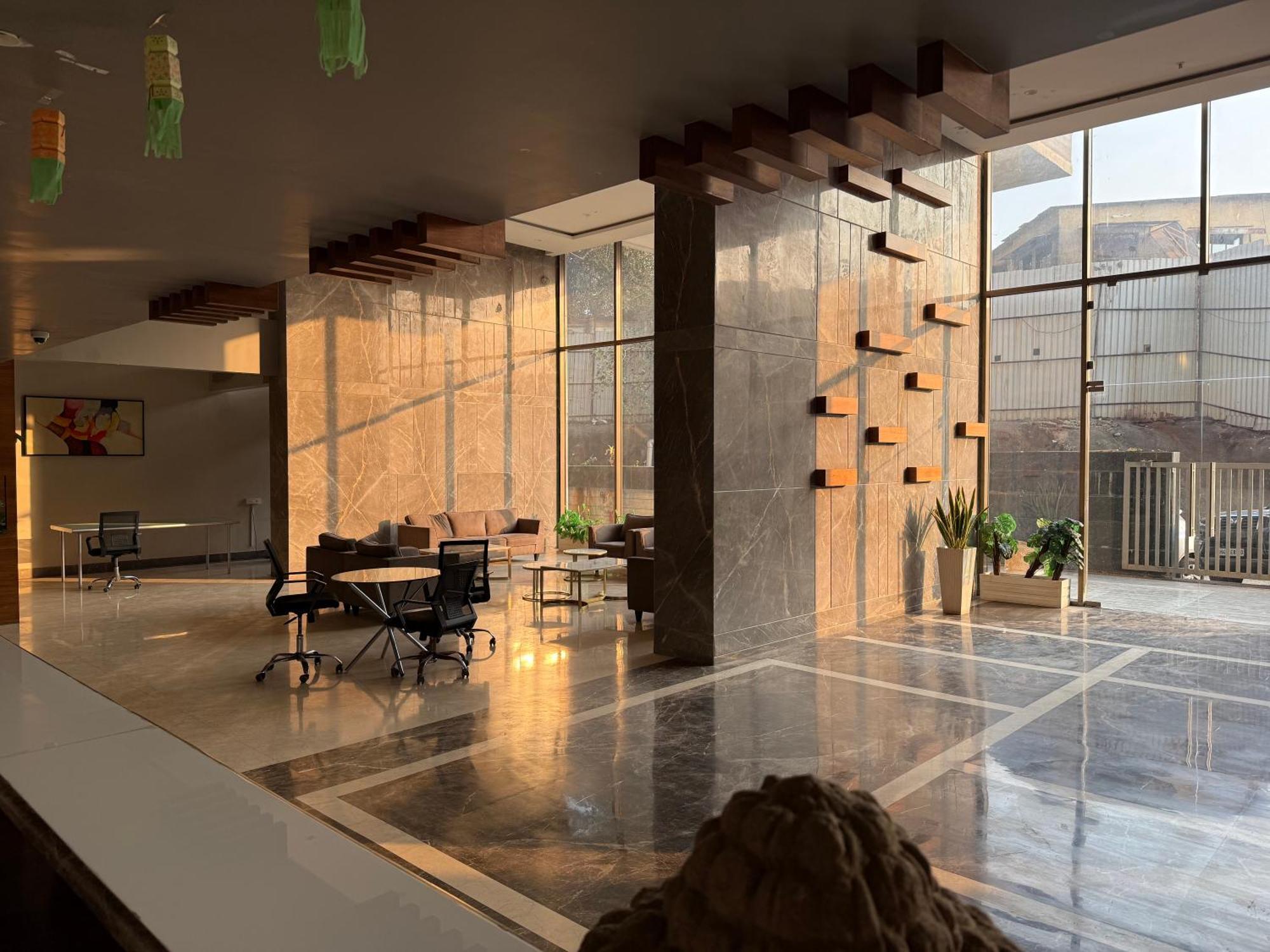 1bhk- Modern Spacious Workstay - Livin * Mumbai