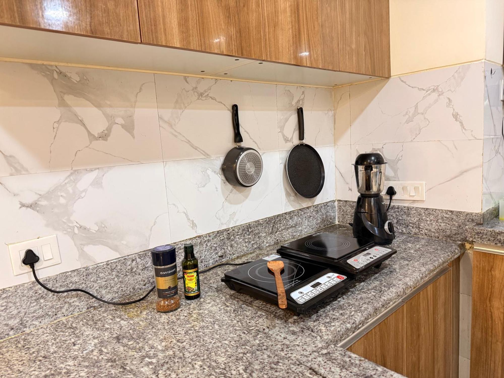 1bhk- Modern Spacious Workstay - Livin * Mumbai