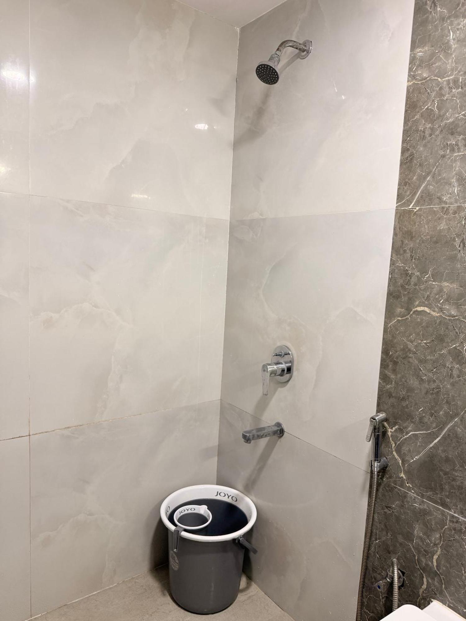 1bhk- Modern Spacious Workstay - Livin * Mumbai