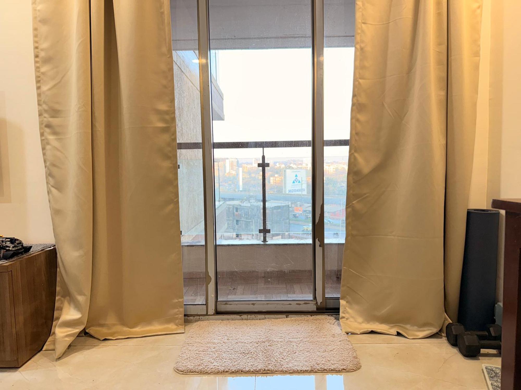 Apartment 1bhk- Modern Spacious Workstay - Livin