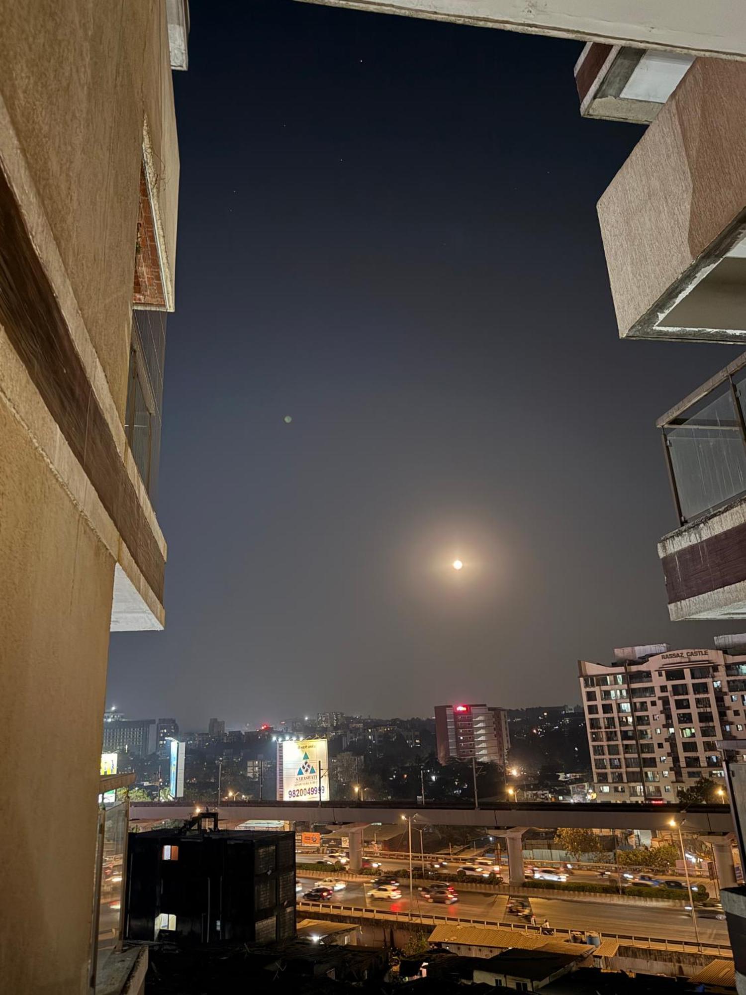 1bhk- Modern Spacious Workstay - Livin Apartment Mumbai