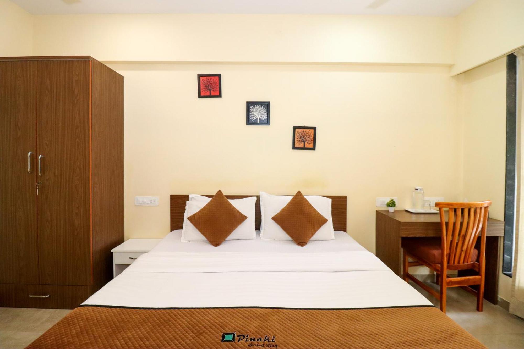 Pinaki Comfort Stay, Parle Apartment