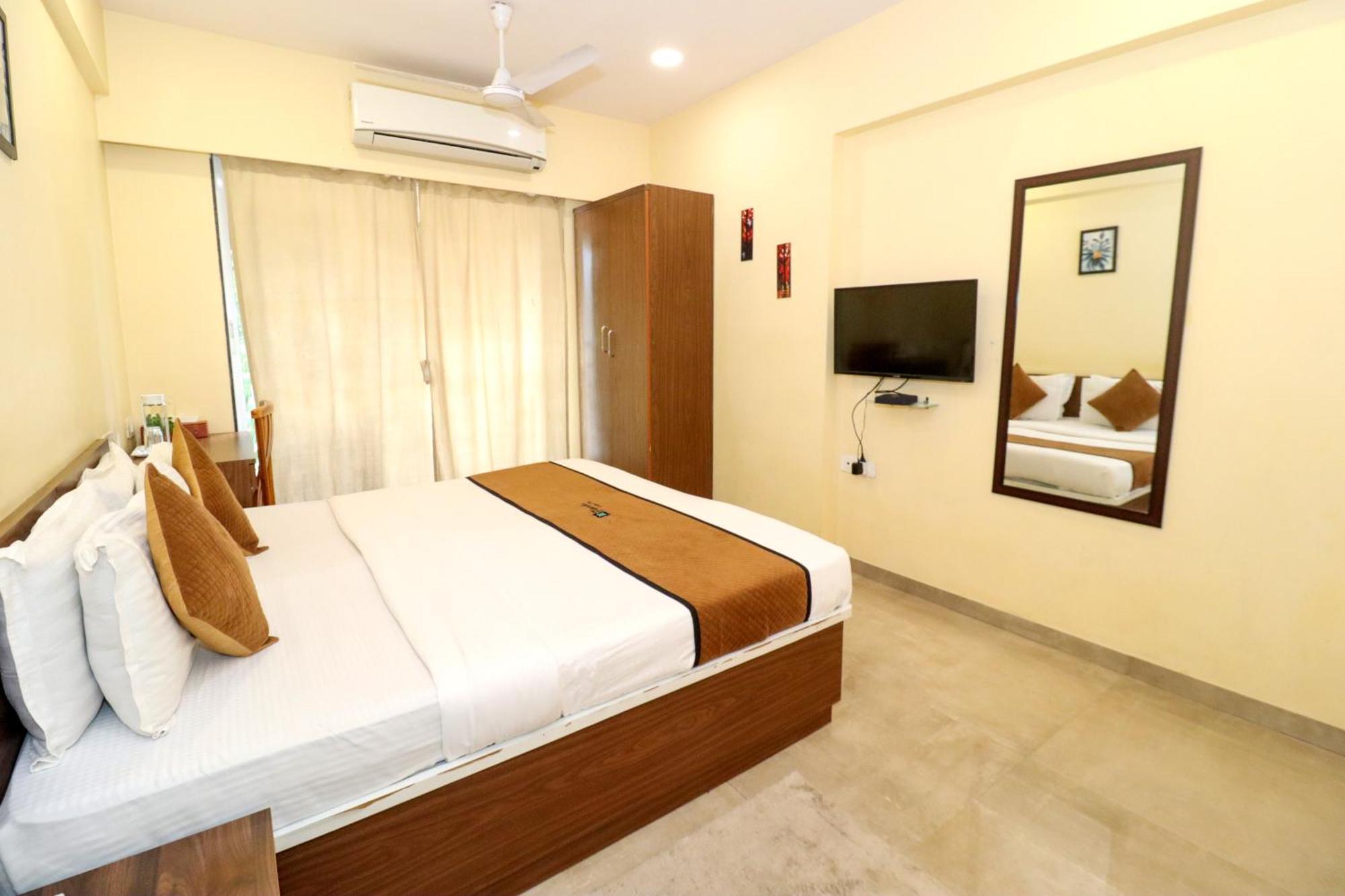 Pinaki Comfort Stay, Parle Mumbai
