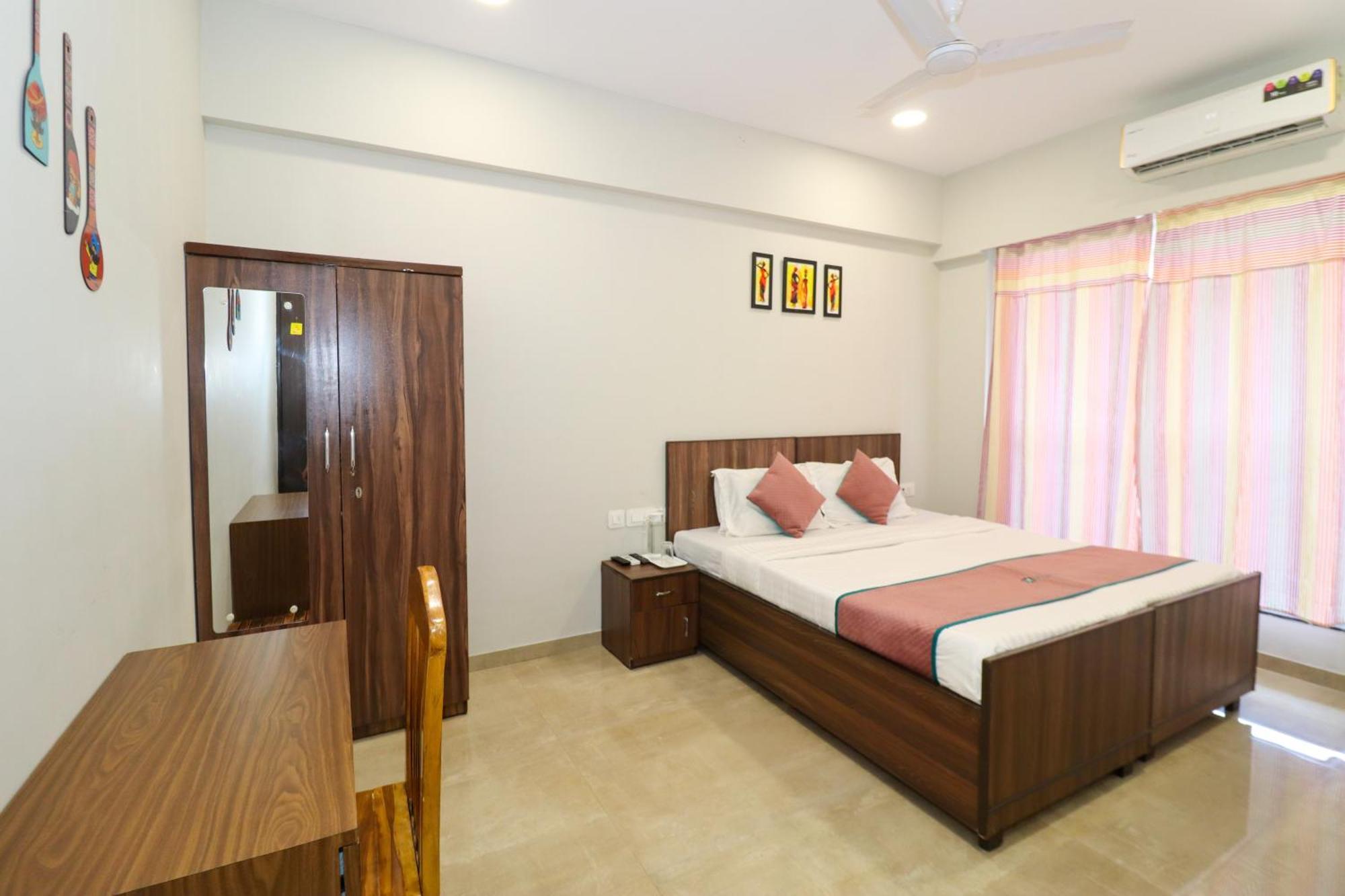 Pinaki Comfort Stay, Parle