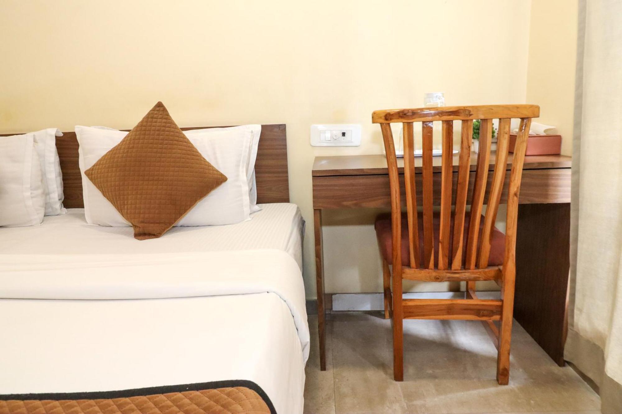 Pinaki Comfort Stay, Parle Apartment *