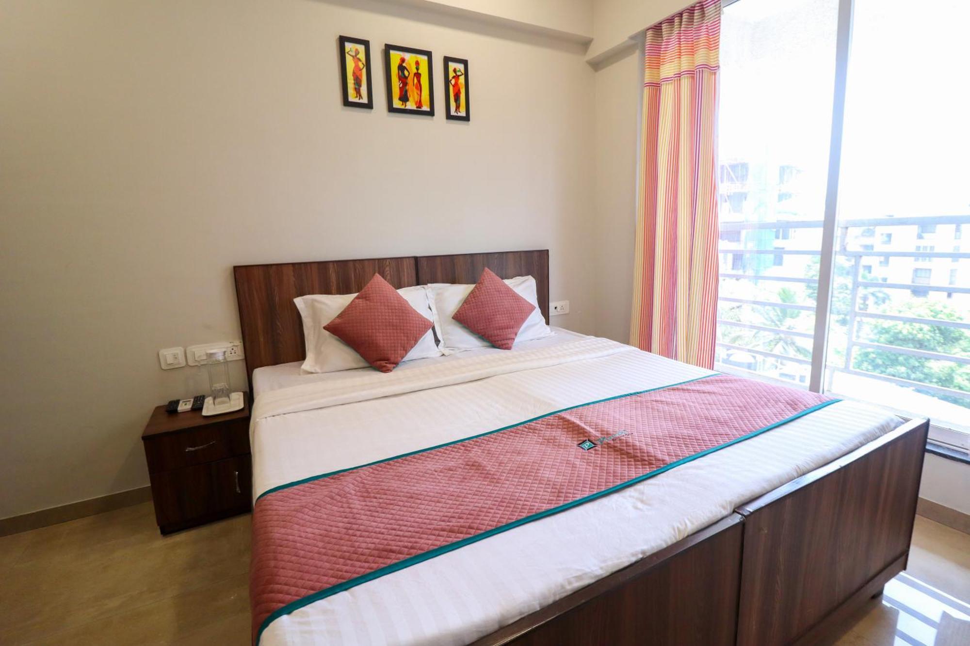 Pinaki Comfort Stay, Parle *