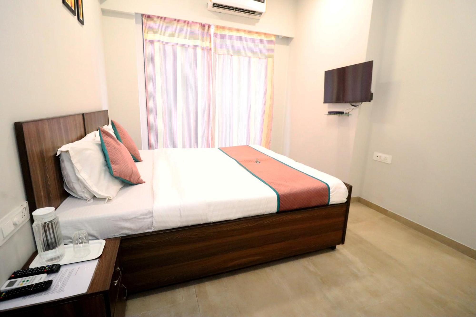 Pinaki Comfort Stay, Parle *