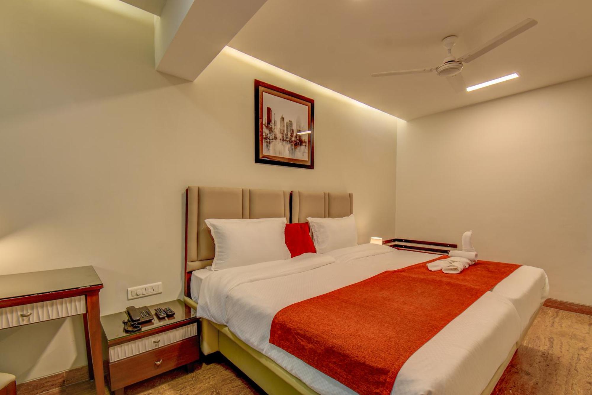 Staywood Suites, 3*