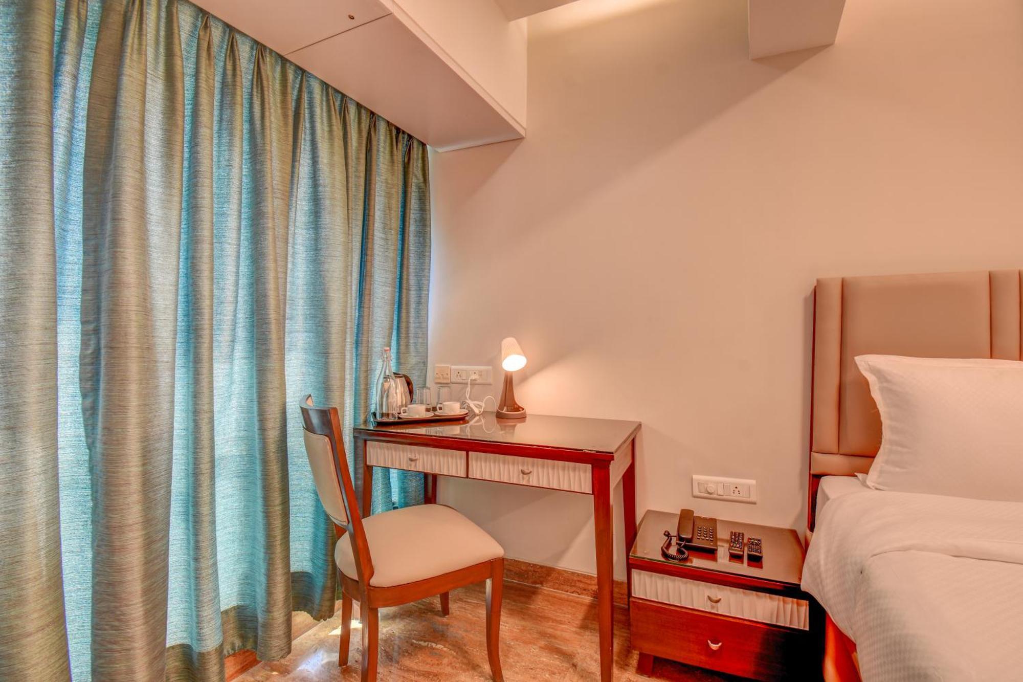 Staywood Suites, Hotel