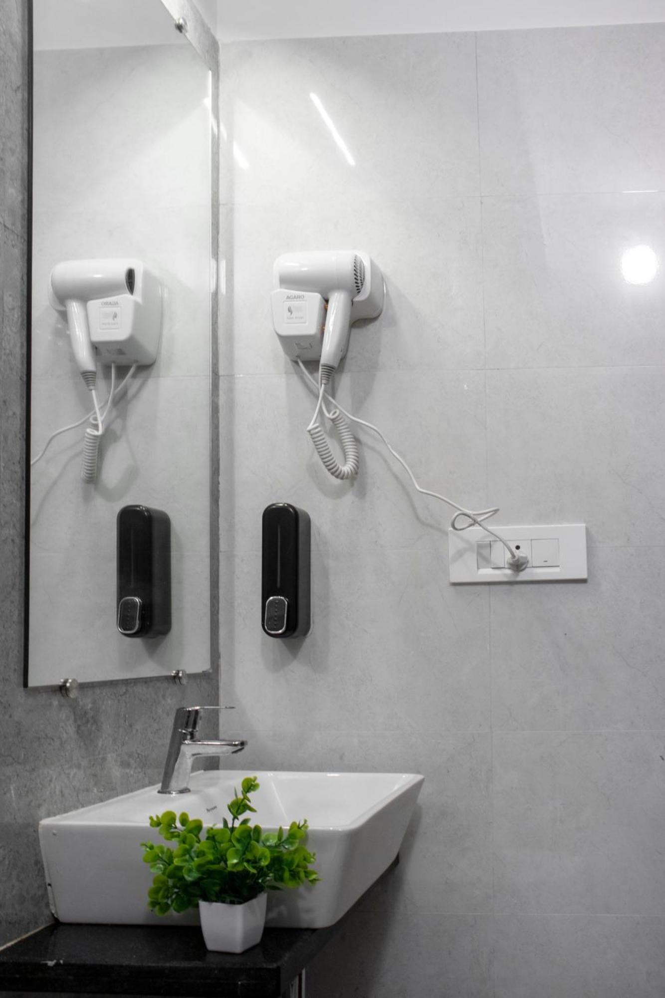 Gagal - Malad Apartment *