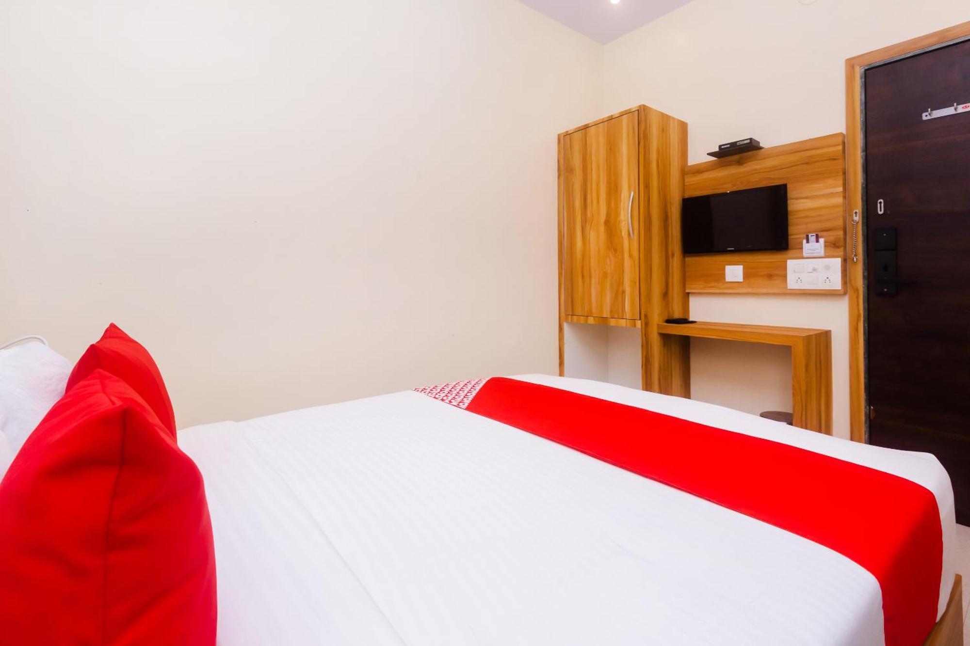 Hotel Sun Near Saifee Hospital And Hn Reliance Hospital 3*