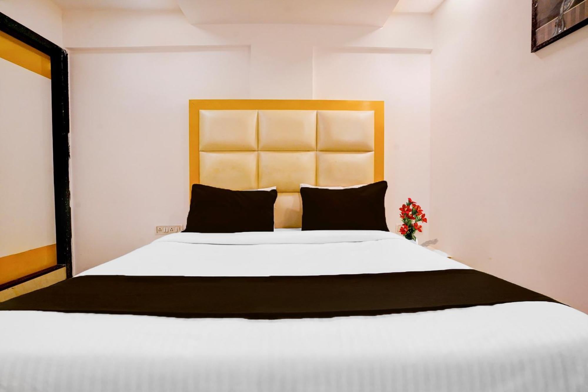 Super Collection O Andheri West Near Kokilaben Hospital 3*