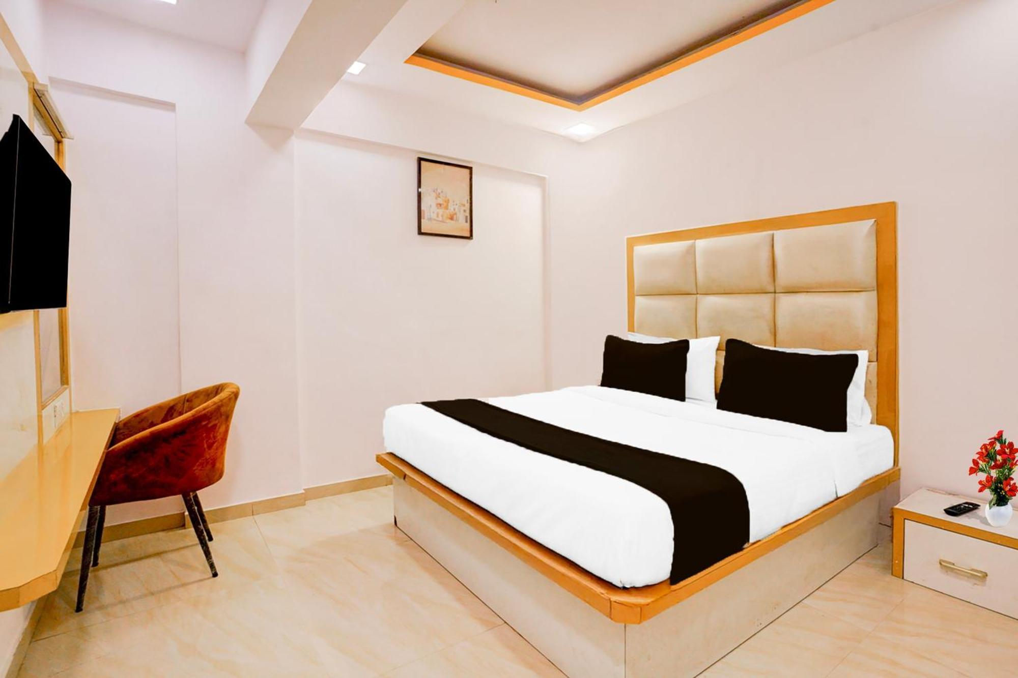 Hotel Collection O Andheri West Near Kokilaben Hospital