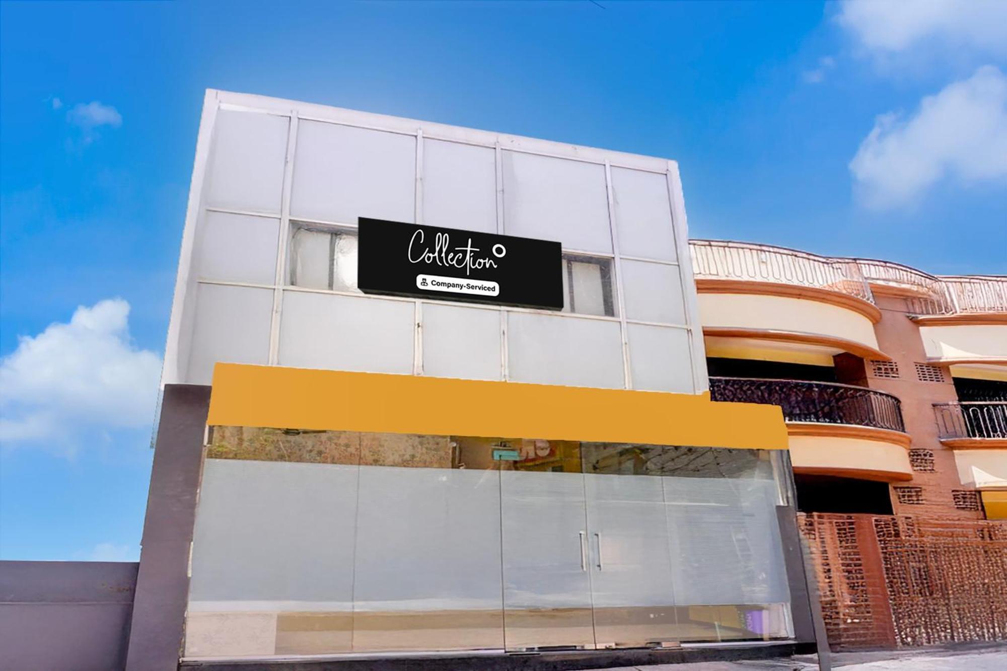 Hotel Collection O Andheri West Near Kokilaben Hospital 3*