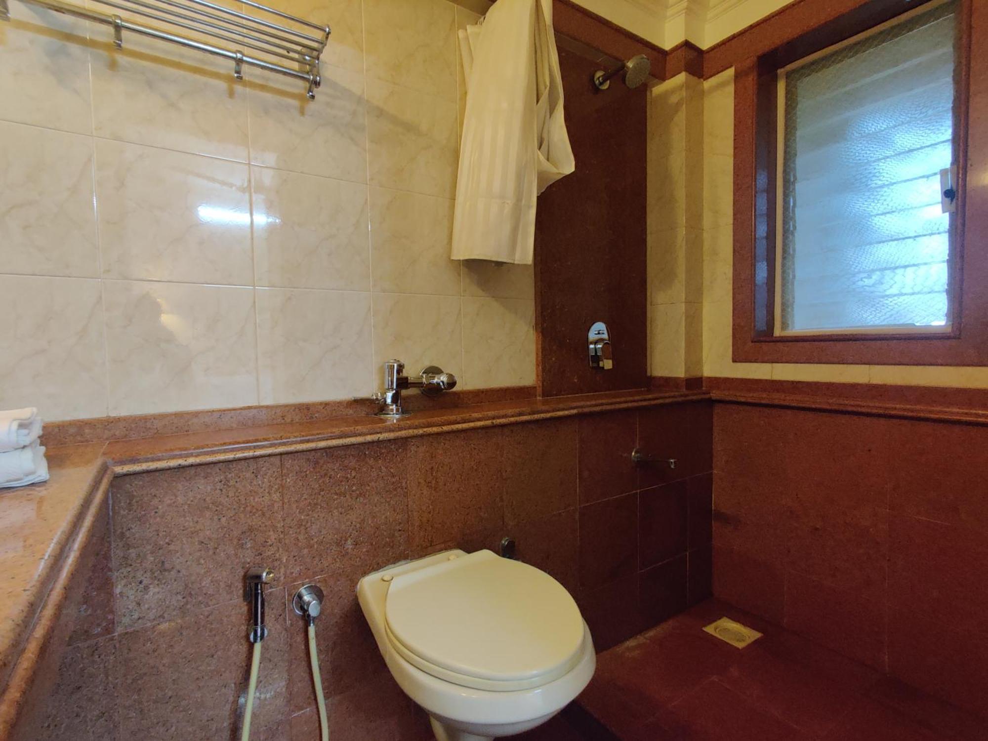 2 Bhk Cozy W/ Netflix And Wifi In Bandra *
