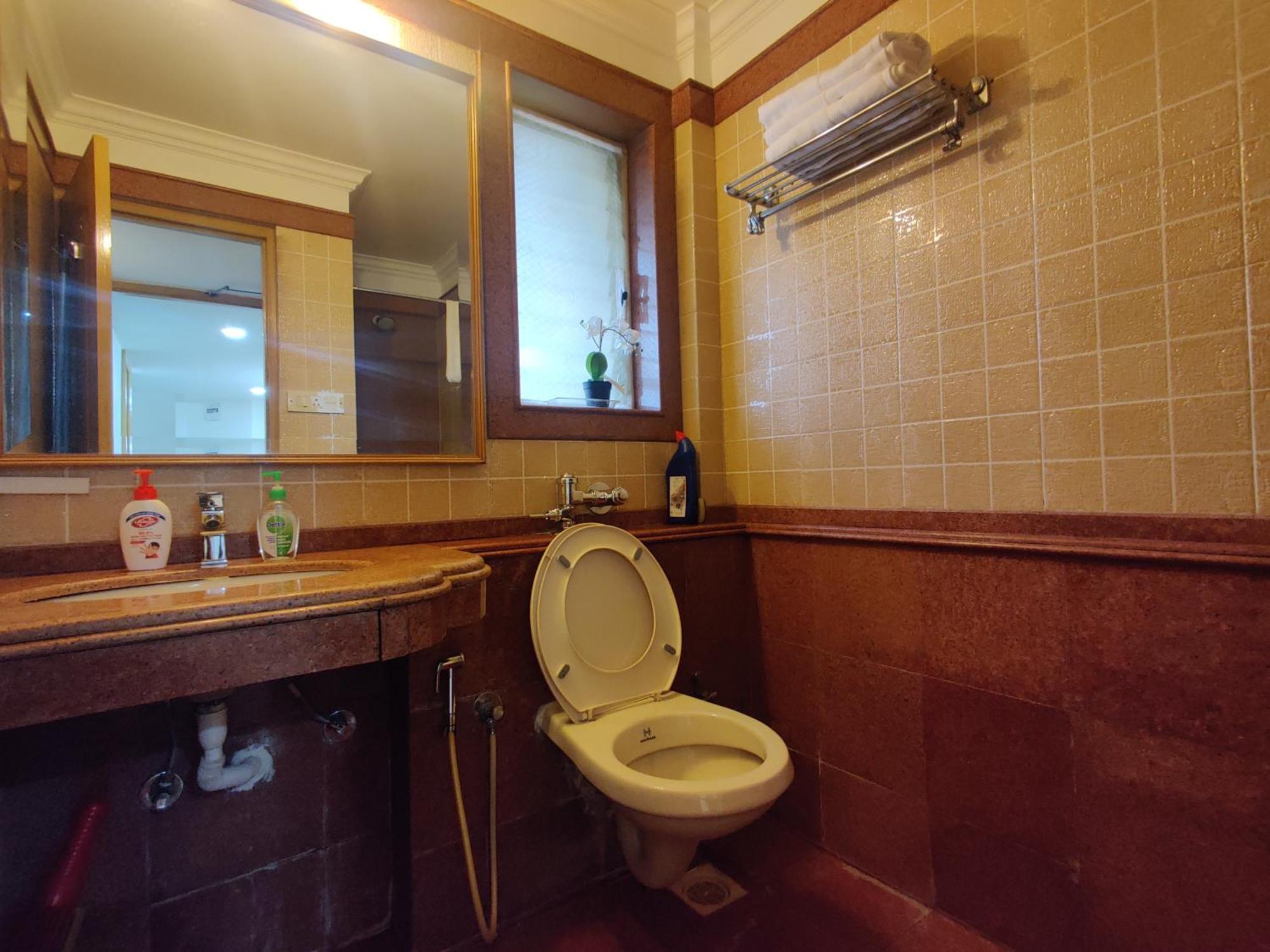 2 Bhk Cozy W/ Netflix And Wifi In Bandra
