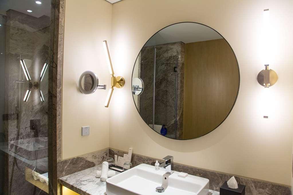 Radisson Blu International Airport 5*